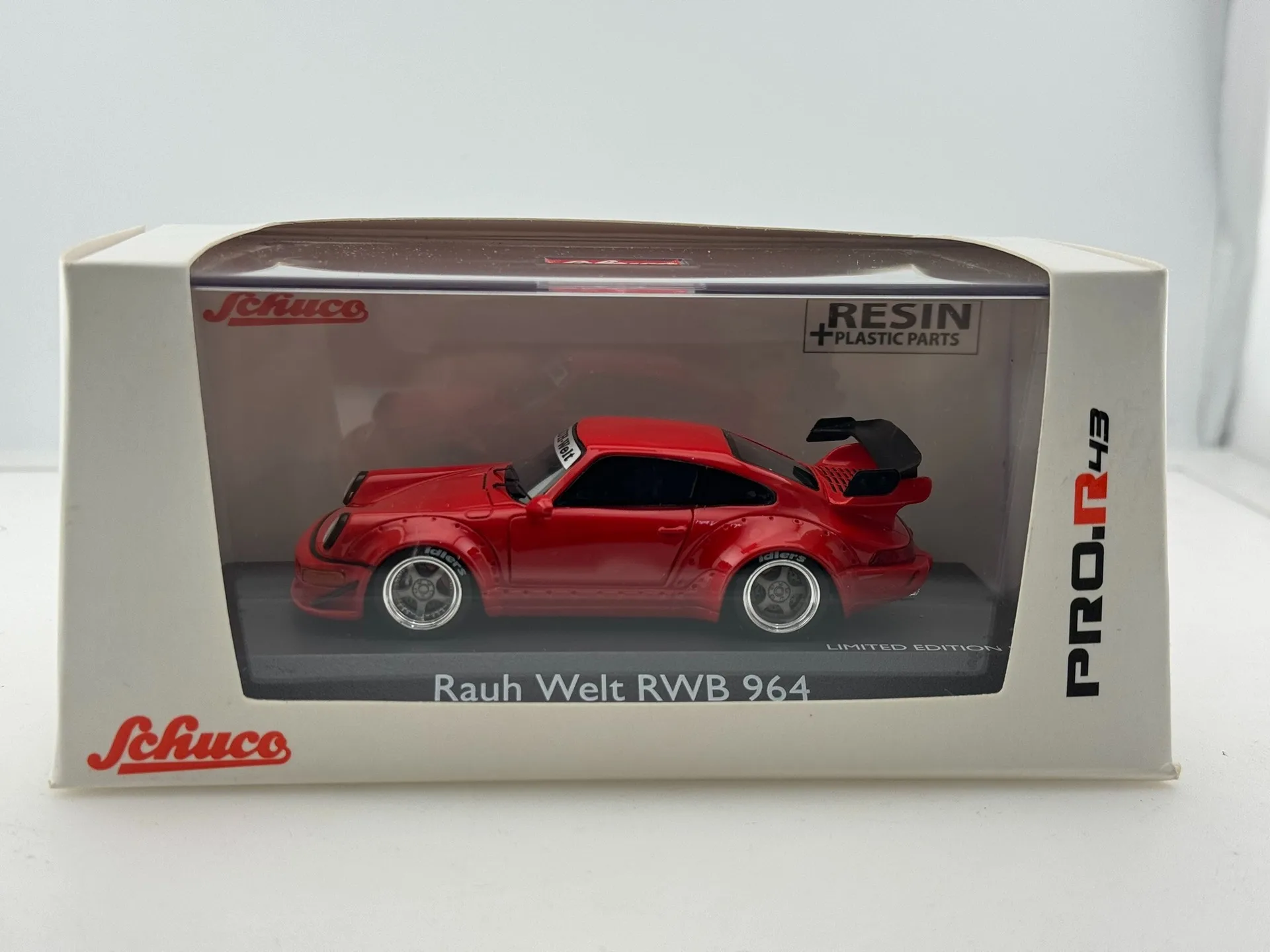 Коробка с треснувшими под давлением Shuk, масштаб 1/33, доух Welt, RWB 944, модель автомобиля, Коллекционная игрушка, подарок, сувенир, украшение для дисплея
Коробка с треснувшими под давлением Shuk, масштаб 1/33, доух Welt, RWB 944, модель автомобиля, Коллекционная игрушка, подарок, сувенир, украшение для дисплея