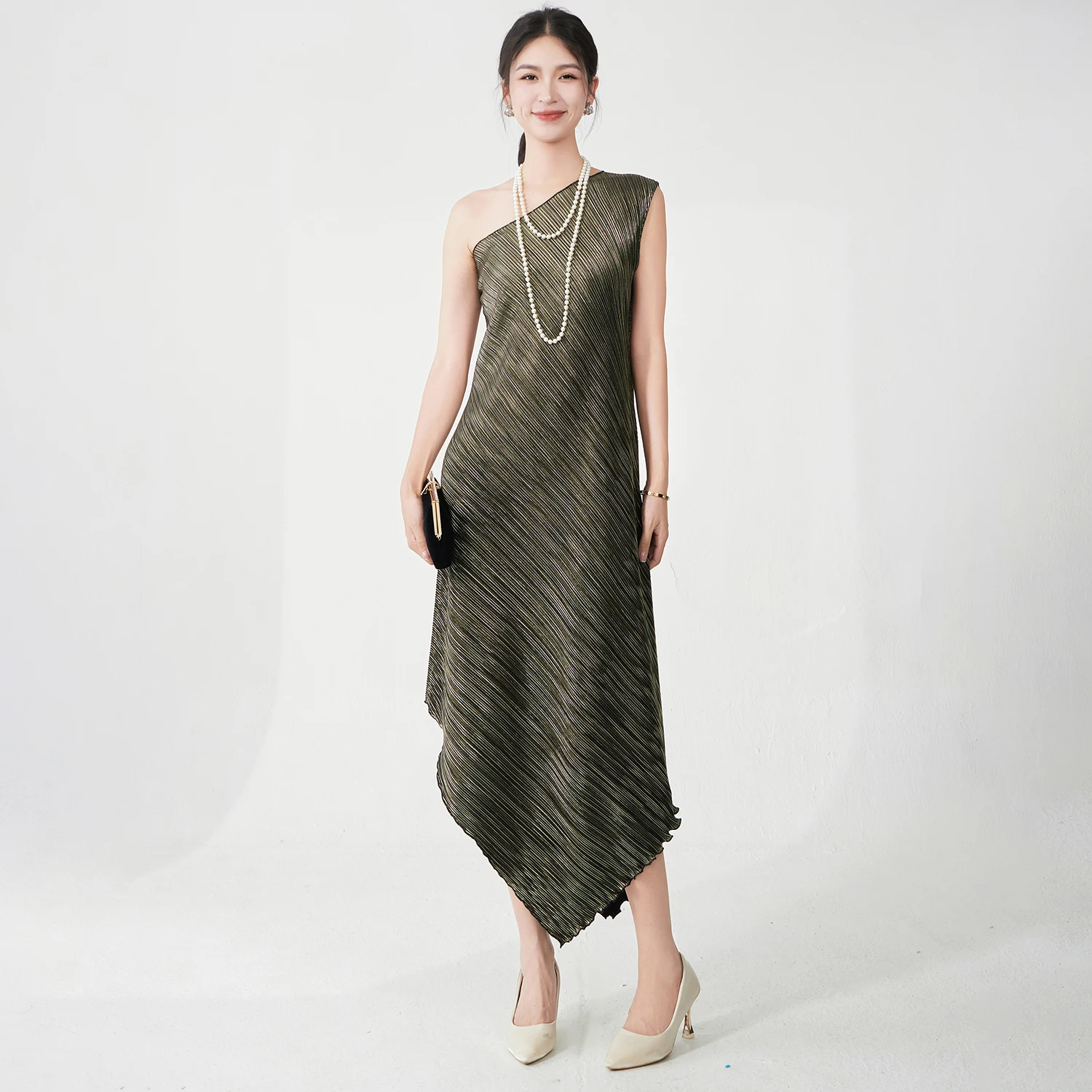 Elegance Redefined Miyake Pleated Dress Summer Sleeveless Dress Design Irregular Elastic Women's Fashion Dress
Elegance Redefined Miyake Pleated Dress Summer Sleeveless Dress Design Irregular Elastic Women's Fashion Dress