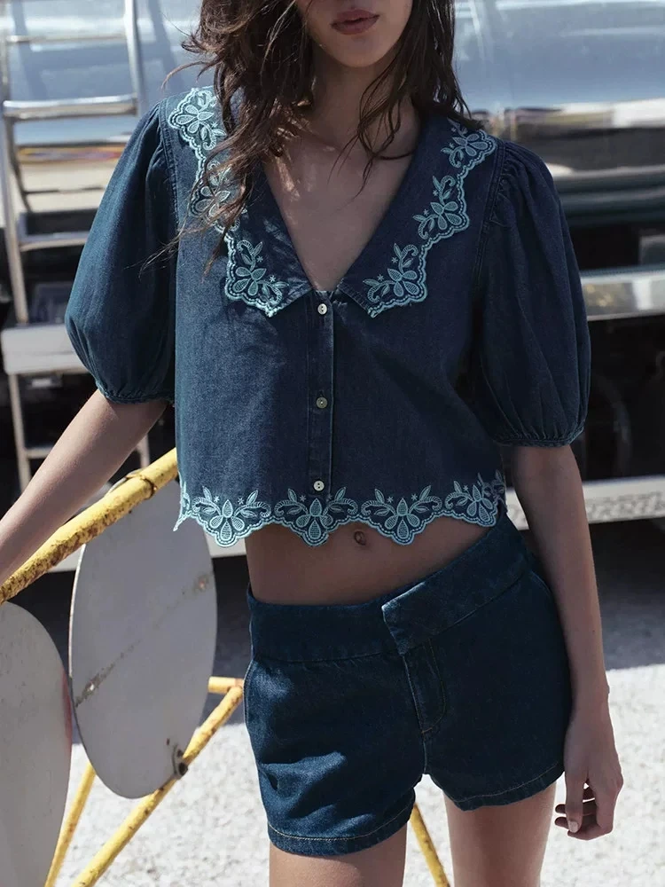Fashionable Bubble Sleeve V-Neck Embroidered Denim Shirt Women's Commute Style Short Coat Polyester Fiber Short Sleeve Button...
Fashionable Bubble Sleeve V-Neck Embroidered Denim Shirt Women's Commute Style Short Coat Polyester Fiber Short Sleeve Button...