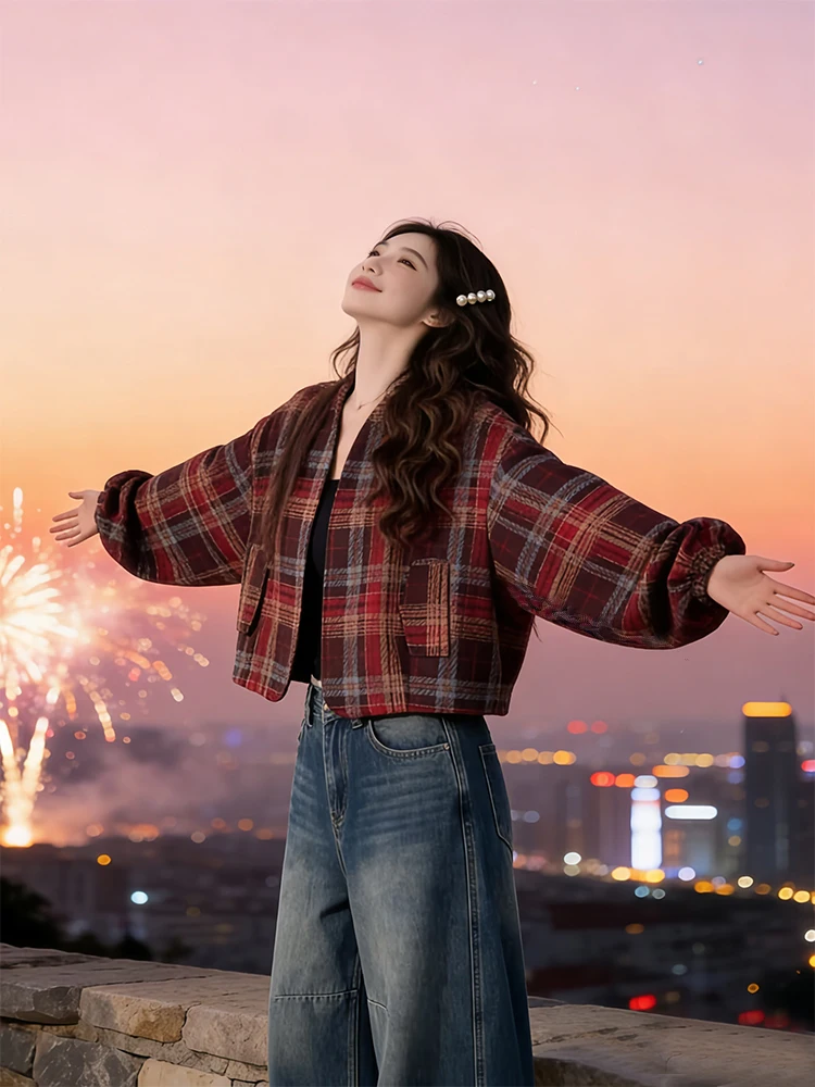 Американская джинсовая куртка в стиле оверсайз для женщин, весна 2026, новая коллекция, универсальная, модная, в клетку, повседневная, корейский свободный крой
Американская джинсовая куртка в стиле оверсайз для женщин, весна 2026, новая коллекция, универсальная, модная, в клетку, повседневная, корейский свободный крой