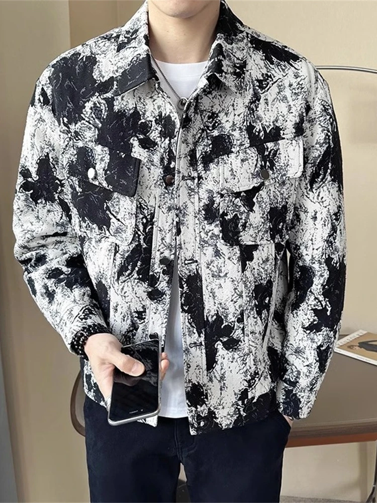 Мужское демисезонное пальто в стиле ретро-барокко с эффектом тай-дай, молодежное, трендовое, с длинными рукавами и декоративными пуговицами
Мужское демисезонное пальто в стиле ретро-барокко с эффектом тай-дай, молодежное, трендовое, с длинными рукавами и декоративными пуговицами