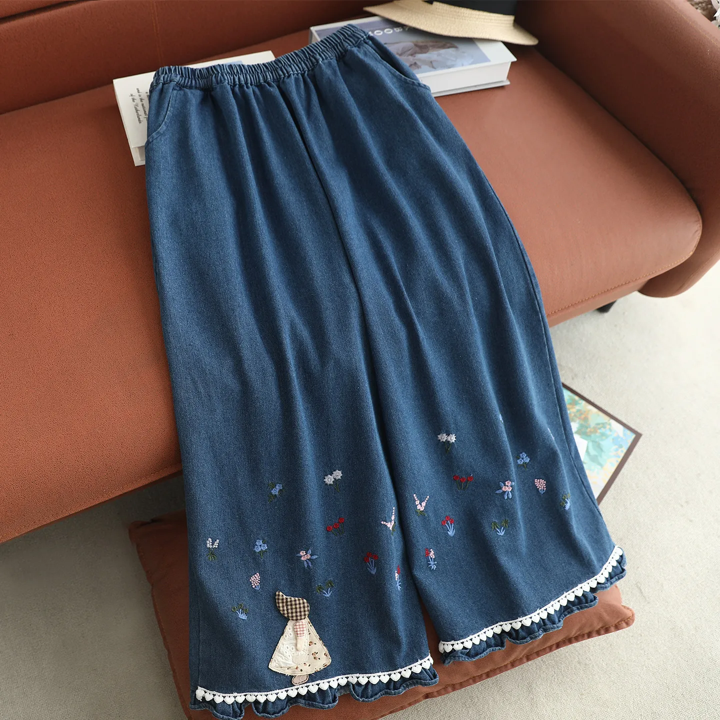 Japanese Mori Girl Vintage Floral Embroidery Denim Wide Leg Pants Women Spring Elastic Waist Casual Looose Straight Jeans
Japanese Mori Girl Vintage Floral Embroidery Denim Wide Leg Pants Women Spring Elastic Waist Casual Looose Straight Jeans