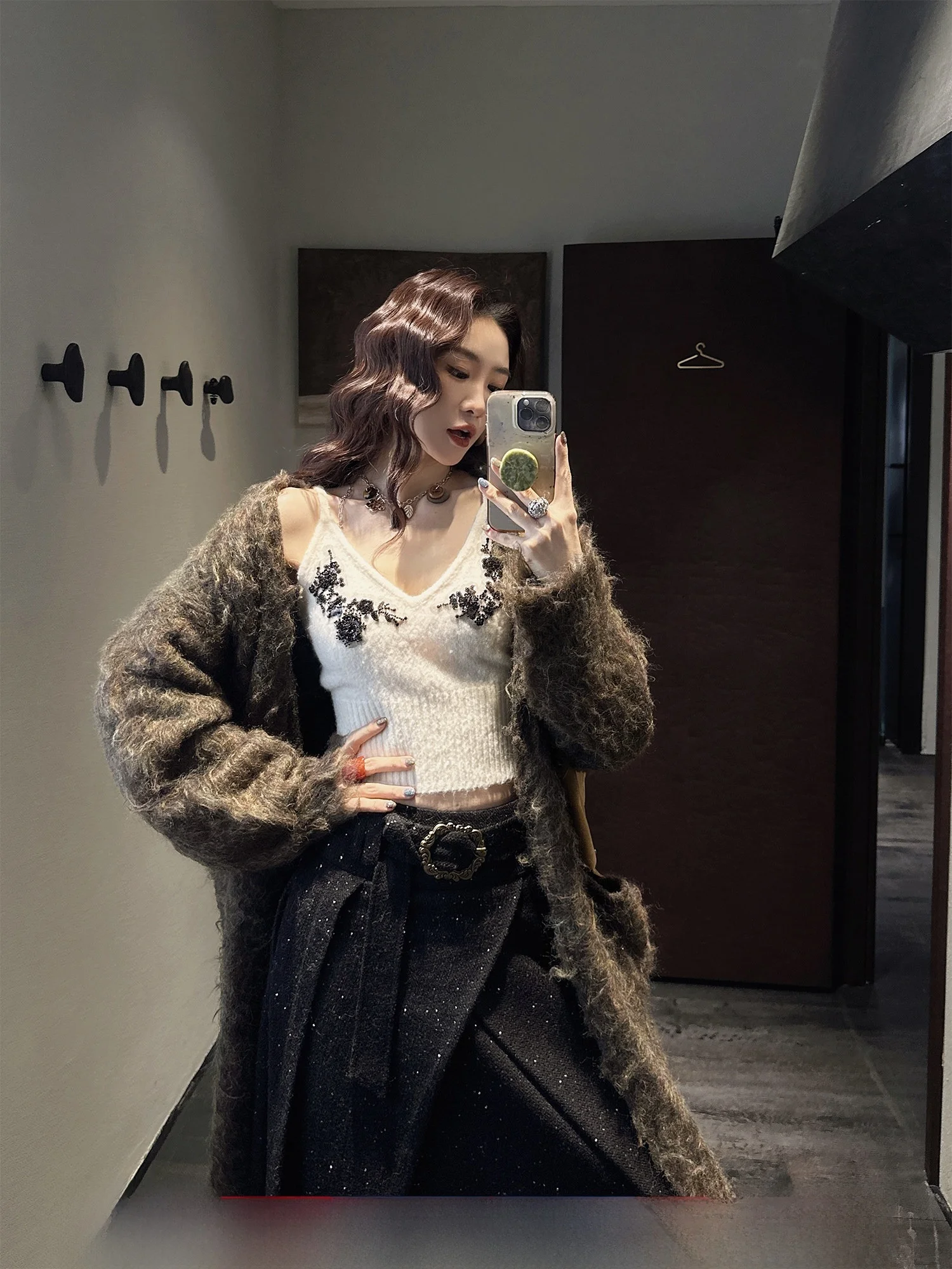 Женский трикотажный жилет Sanji Bla Flower в новом китайском стиле с вышивкой бисером, базовый слой, модная внутренняя одежда, облегающий, для повседневной носки...
Женский трикотажный жилет Sanji Bla Flower в новом китайском стиле с вышивкой бисером, базовый слой, модная внутренняя одежда, облегающий, для повседневной носки...