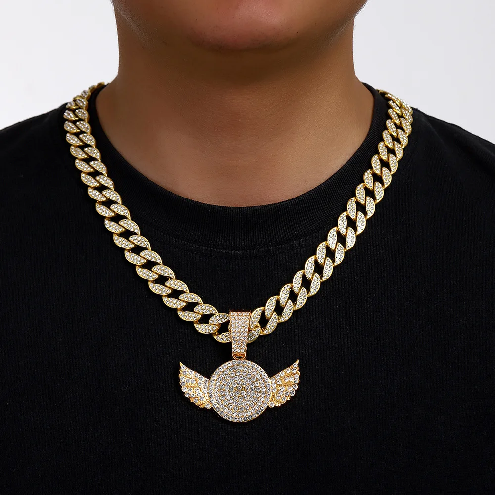 DIY accessories European and American cross-border necklace niche design full of diamond wings pendant men and women Amazon hip-
DIY accessories European and American cross-border necklace niche design full of diamond wings pendant men and women Amazon hip-