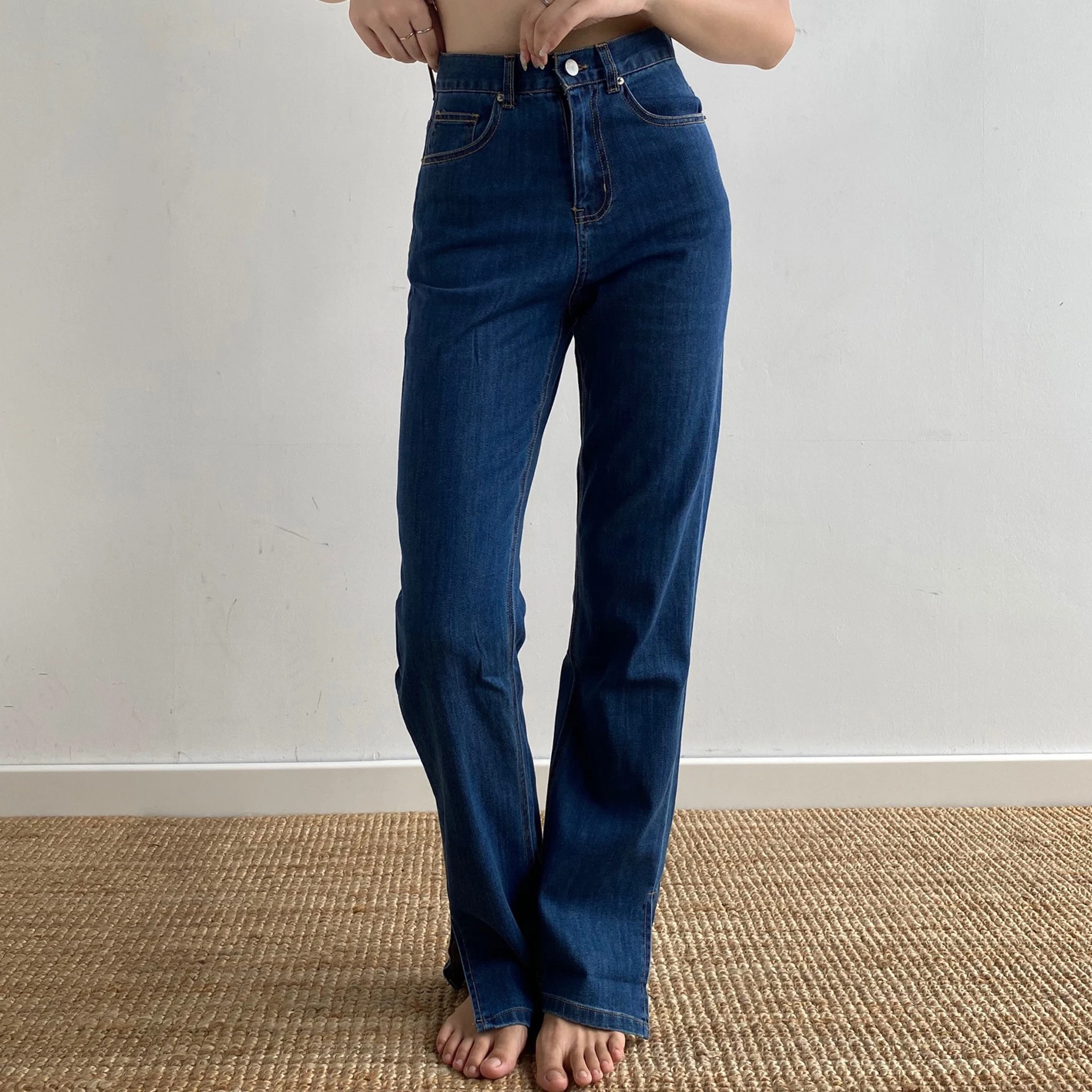 High Waist Wide Leg Straight Cut High Waist Jeans Women Loose Floor-Length Pants Slit Design Casual Comfortable Denim Trousers
High Waist Wide Leg Straight Cut High Waist Jeans Women Loose Floor-Length Pants Slit Design Casual Comfortable Denim Trousers