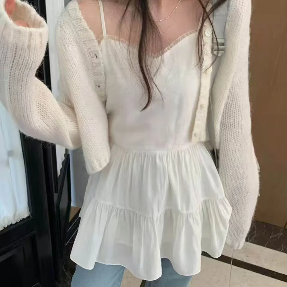Unique Design Lace Splicing Collar Inner Wear Strap Vest Top Women Beautiful Layering Korean Style Spring Autumn Winter
Unique Design Lace Splicing Collar Inner Wear Strap Vest Top Women Beautiful Layering Korean Style Spring Autumn Winter