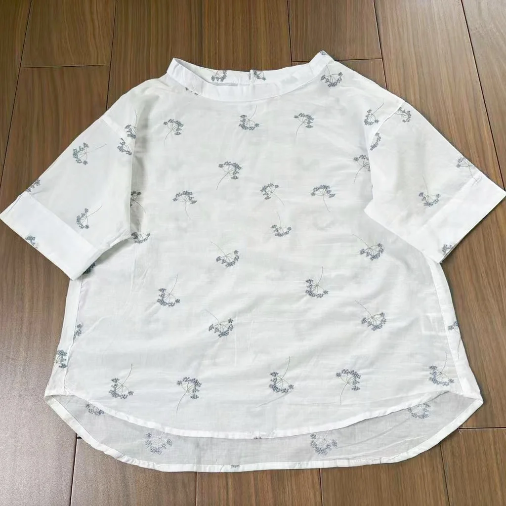 Summer New Women's Heavy Embroidery Short Sleeve Cotton Shirt High Waist round Neck One Button Back Design Floral Print Top
Summer New Women's Heavy Embroidery Short Sleeve Cotton Shirt High Waist round Neck One Button Back Design Floral Print Top