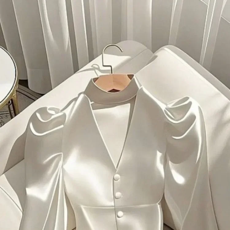 Women 2025 Early Spring New Blusas Mujer Y2k E-Girl Slim Waist Long Sleeve Blouses Elegant Fashion White Satin Shirts
Women 2025 Early Spring New Blusas Mujer Y2k E-Girl Slim Waist Long Sleeve Blouses Elegant Fashion White Satin Shirts