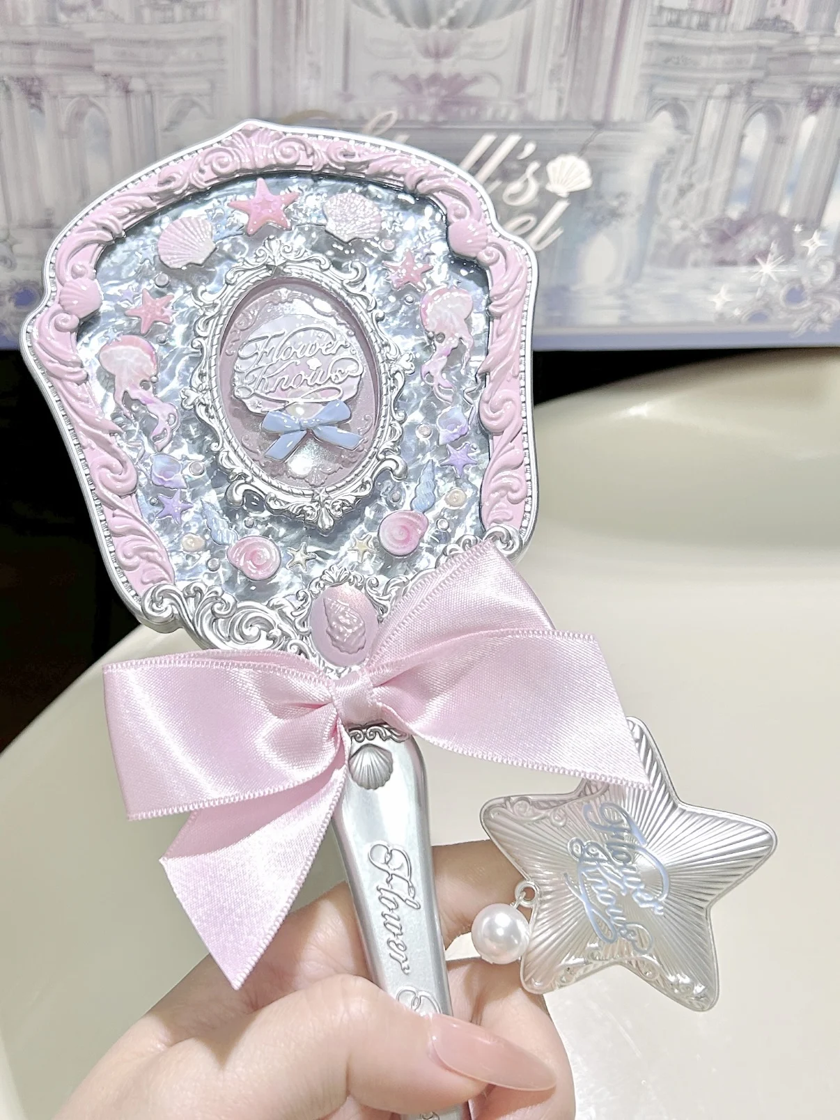 Flower Knows Shell Pearl Handheld Mirror Twinkle Cute Makeup Surrounding Cute Cartoon Bag Birthday Gift Flowerr Knows
Flower Knows Shell Pearl Handheld Mirror Twinkle Cute Makeup Surrounding Cute Cartoon Bag Birthday Gift Flowerr Knows