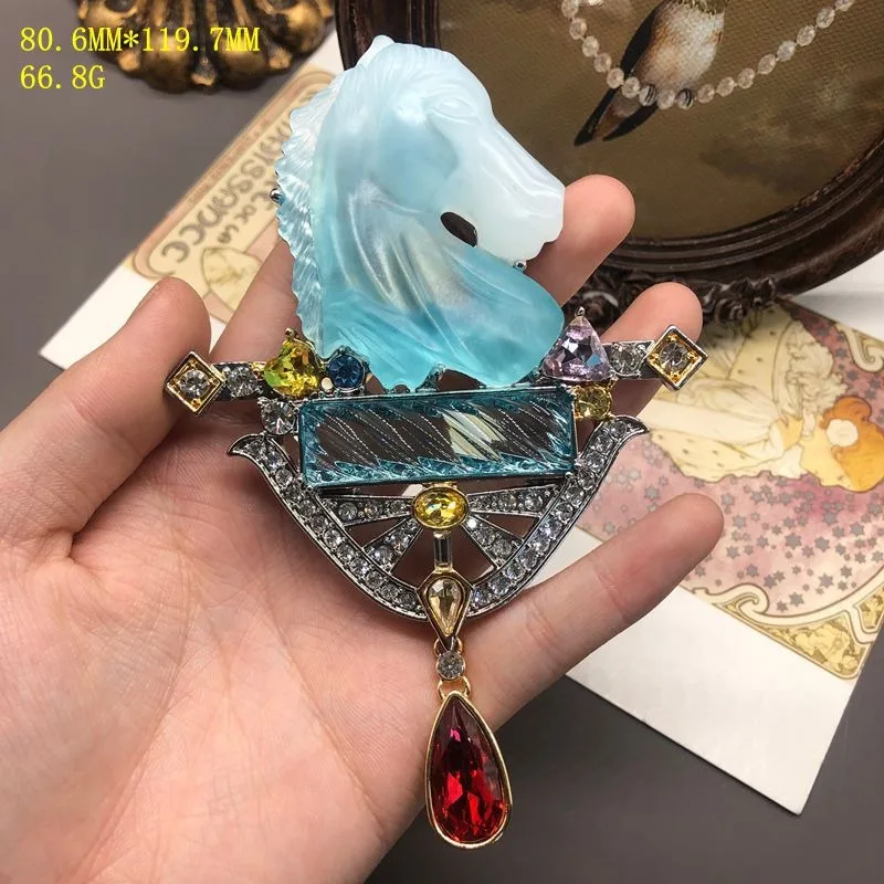 Fashion Exquisite Temperament Versatile Diamond Brooch Design Sense Blue and White Gradual Change Animal Shape Horse Brooch Eleg
Fashion Exquisite Temperament Versatile Diamond Brooch Design Sense Blue and White Gradual Change Animal Shape Horse Brooch Eleg