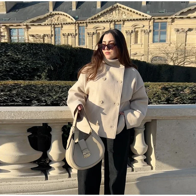 Элегантное женское укороченное пальто COOBBU свободного кроя с отложным воротником и застежкой на пуговицах, модель 2026 года, повседневная верхняя одежда для офиса
Элегантное женское укороченное пальто COOBBU свободного кроя с отложным воротником и застежкой на пуговицах, модель 2026 года, повседневная верхняя одежда для офиса