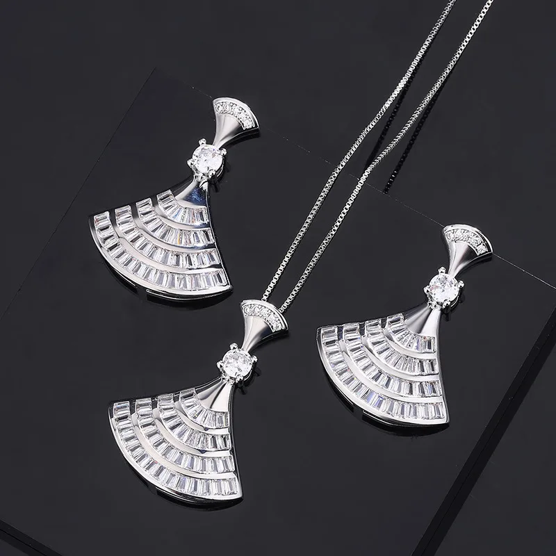 Jewelry Set Skirt Fan-shaped Clavicle Chain Ethnic Style Earrings Evening Dress Necklace
Jewelry Set Skirt Fan-shaped Clavicle Chain Ethnic Style Earrings Evening Dress Necklace