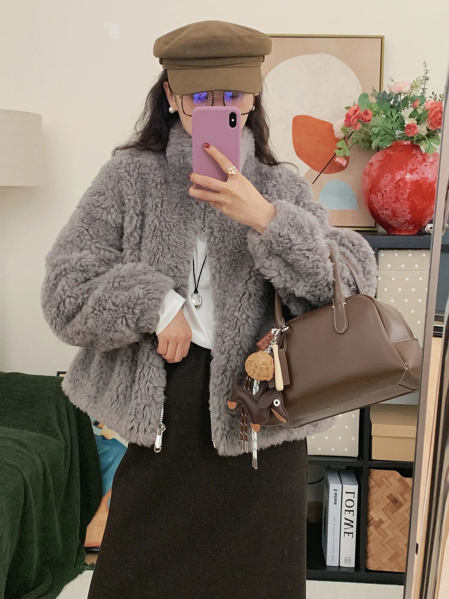 Вельветовая куртка цвета мокко с добавлением 00% шерсти, из овечьей шерсти и кожи, с воротником-стойкой, длинными рукавами, утепленная, для осени, для повседневной носки, стандартный крой.
Вельветовая куртка цвета мокко с добавлением 00% шерсти, из овечьей шерсти и кожи, с воротником-стойкой, длинными рукавами, утепленная, для осени, для повседневной носки, стандартный крой.