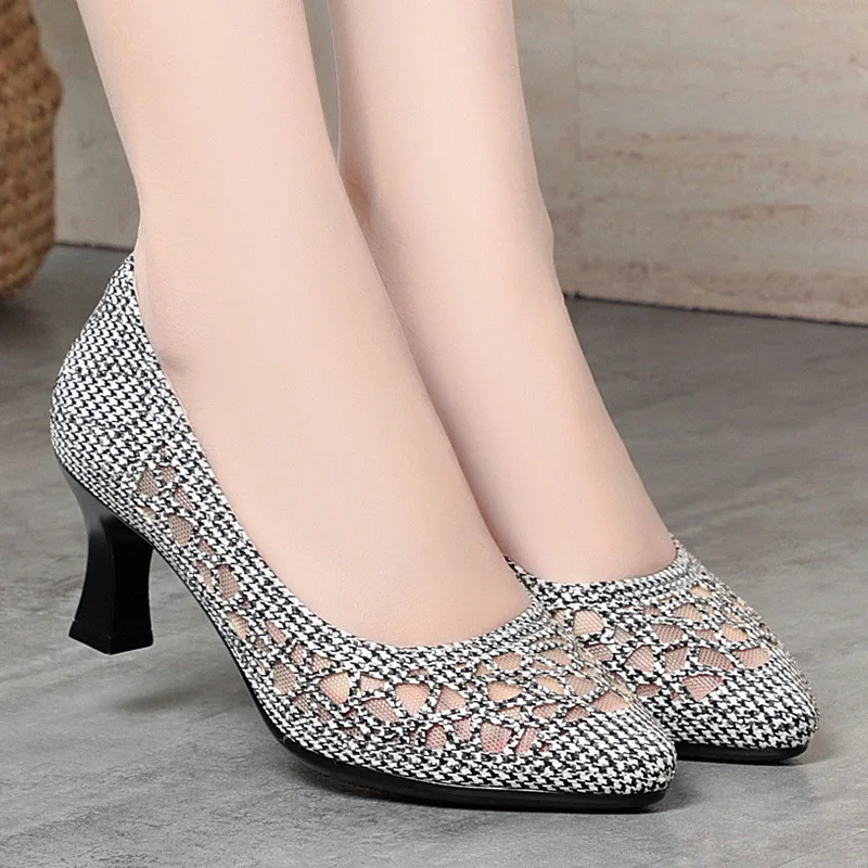6.5cm Breathable Comfortable Elegant Shallow Mesh Leather Shoes Women Pumps Summer 2026 Med Kitten Heel Shoes Office Model Party
6.5cm Breathable Comfortable Elegant Shallow Mesh Leather Shoes Women Pumps Summer 2026 Med Kitten Heel Shoes Office Model Party