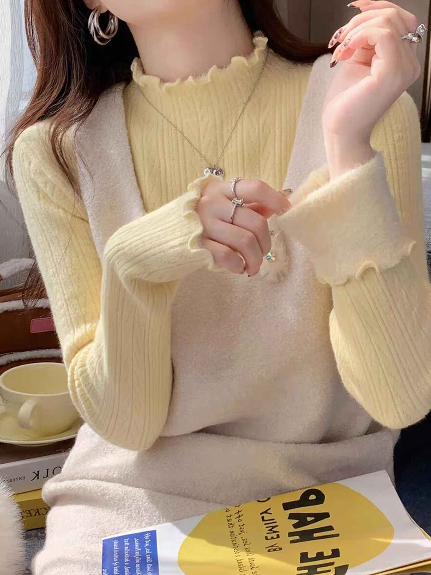 Сладкий однотонный вязаный топ, кружевной утягивающий базовый слой, зимний свитер, корейский длинный светящийся цвет
Сладкий однотонный вязаный топ, кружевной утягивающий базовый слой, зимний свитер, корейский длинный светящийся цвет