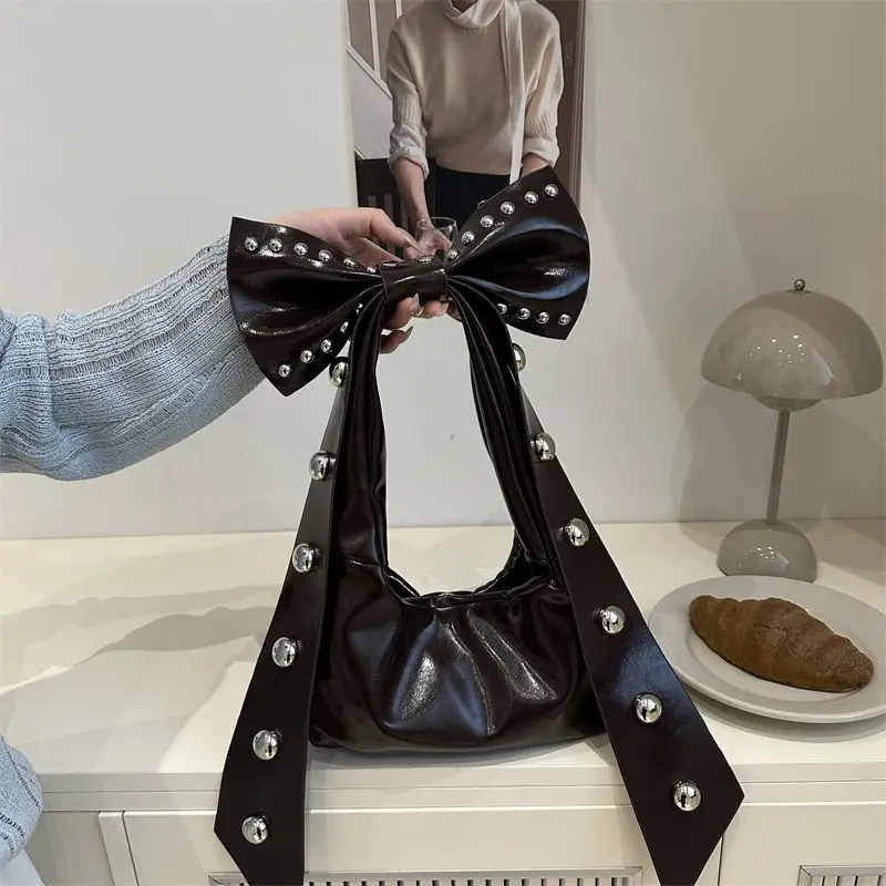 New Fashion Bow Armpit Bag Fashionable Simple Commuting Cross-border Shoulder Messenger Bag High Quality High Appearance Level
New Fashion Bow Armpit Bag Fashionable Simple Commuting Cross-border Shoulder Messenger Bag High Quality High Appearance Level