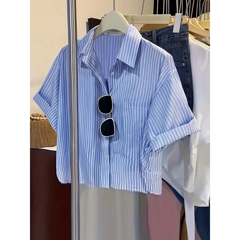 Fashionable Women'S Striped Short-Sleeve Shirt with a Collar, Casual Outdoor Wear
Fashionable Women'S Striped Short-Sleeve Shirt with a Collar, Casual Outdoor Wear