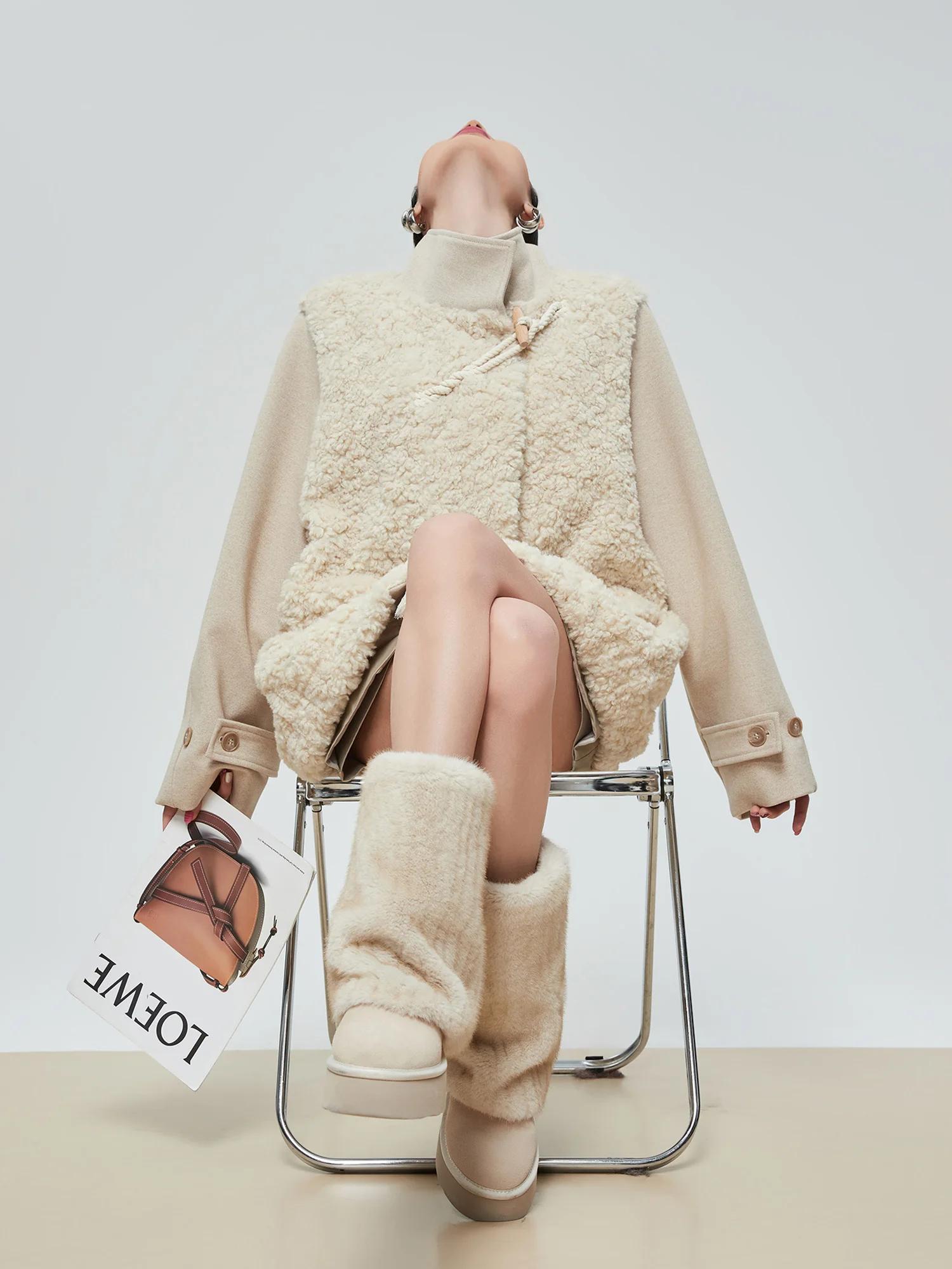 Женское меховое пальто с воротником-стойкой, новинка зимы, верхняя одежда на пуговицах, повседневная одежда из полиэфирного волокна
Женское меховое пальто с воротником-стойкой, новинка зимы, верхняя одежда на пуговицах, повседневная одежда из полиэфирного волокна