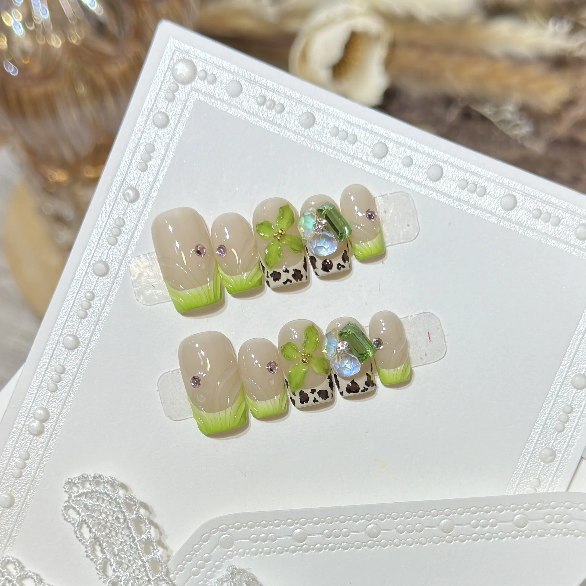 10pcs Handmade Green French 3D Flowers Design Press On Nails Midium Coffin Full Cover Wearable Reusable Luxury Fake Nails 2026
10pcs Handmade Green French 3D Flowers Design Press On Nails Midium Coffin Full Cover Wearable Reusable Luxury Fake Nails 2026