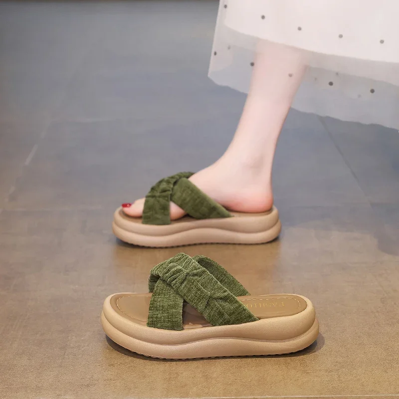 Practical Waterproof Bath Slippers Quick Dry Surface Strong Grip Base Great for Shower and Everyday Indoor Wearing
Practical Waterproof Bath Slippers Quick Dry Surface Strong Grip Base Great for Shower and Everyday Indoor Wearing