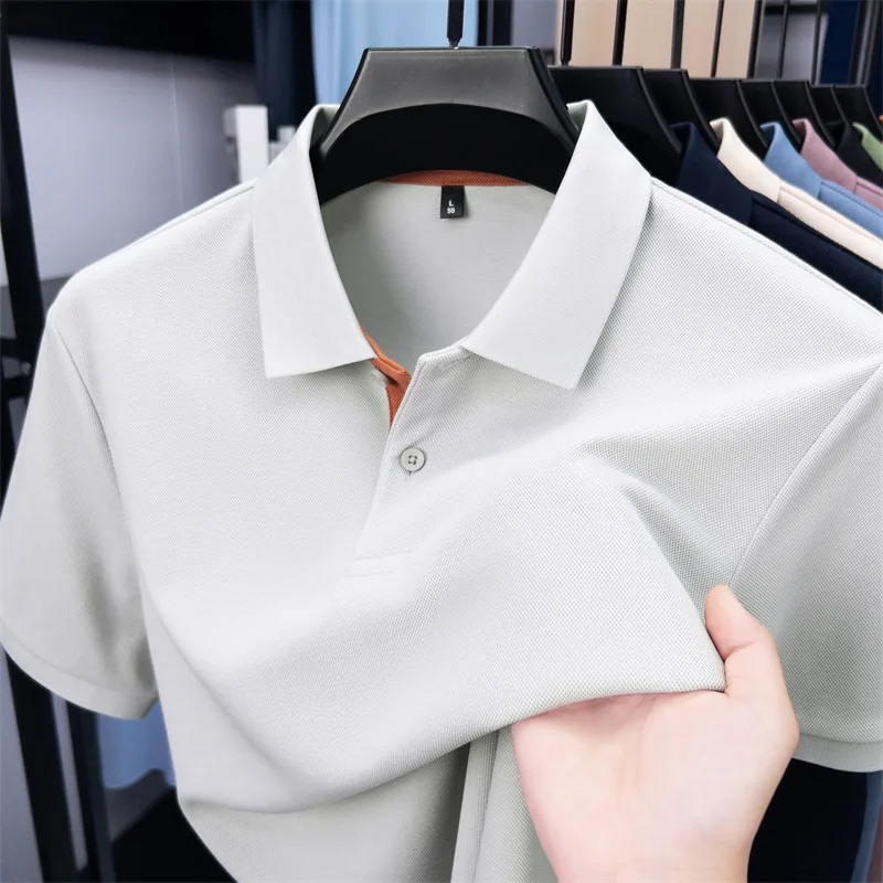 Мужская рубашка-поло с короткими рукавами и шелковым шелком шелковицы контрастная передняя планка с разрезом подол летняя однотонная деловая повседневная футболка
Мужская рубашка-поло с короткими рукавами и шелковым шелком шелковицы контрастная передняя планка с разрезом подол летняя однотонная деловая повседневная футболка