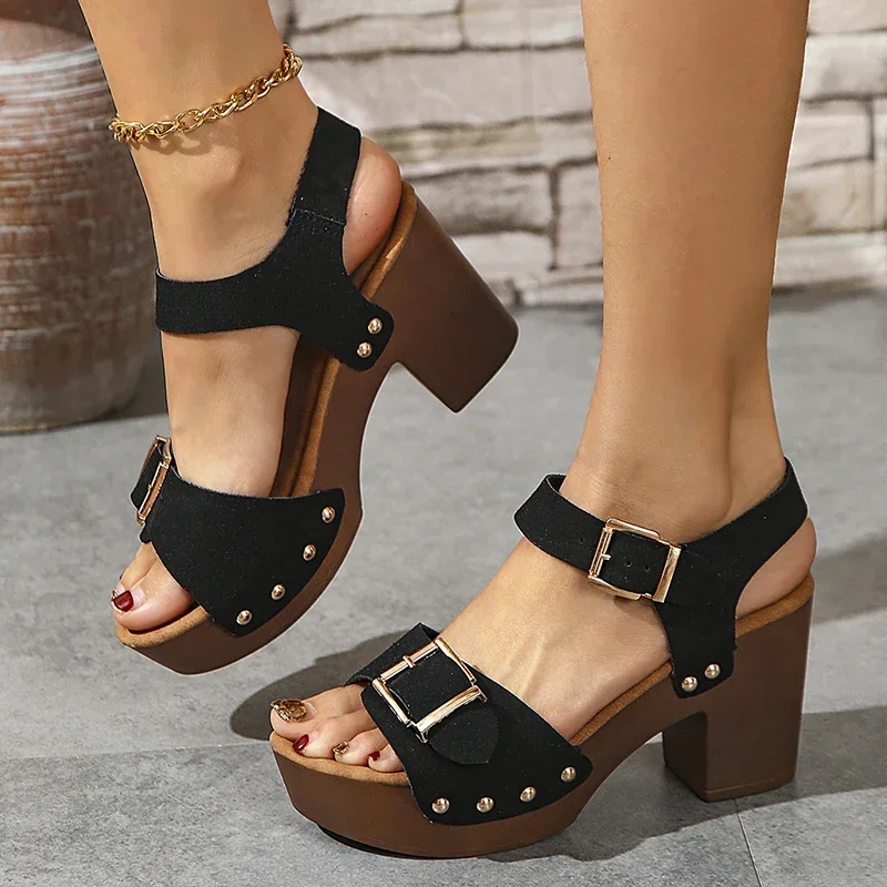 Модные сандалии на толстом высоком каблуке с квадратной металлической пряжкой, женская летняя новая обувь на платформе, обувь с заклепками и декором, большие размеры
Модные сандалии на толстом высоком каблуке с квадратной металлической пряжкой, женская летняя новая обувь на платформе, обувь с заклепками и декором, большие размеры
