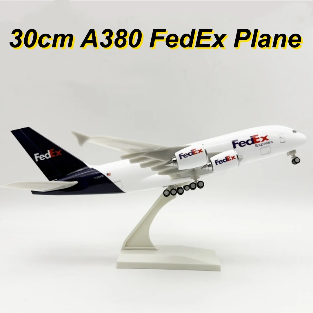 Модель самолета FedEx Express Airways A380, 30 см, масштаб 1:250, из смолы, литая под давлением, с подставкой и колесами, статическая авиационная модель для демонстрации
Модель самолета FedEx Express Airways A380, 30 см, масштаб 1:250, из смолы, литая под давлением, с подставкой и колесами, статическая авиационная модель для демонстрации