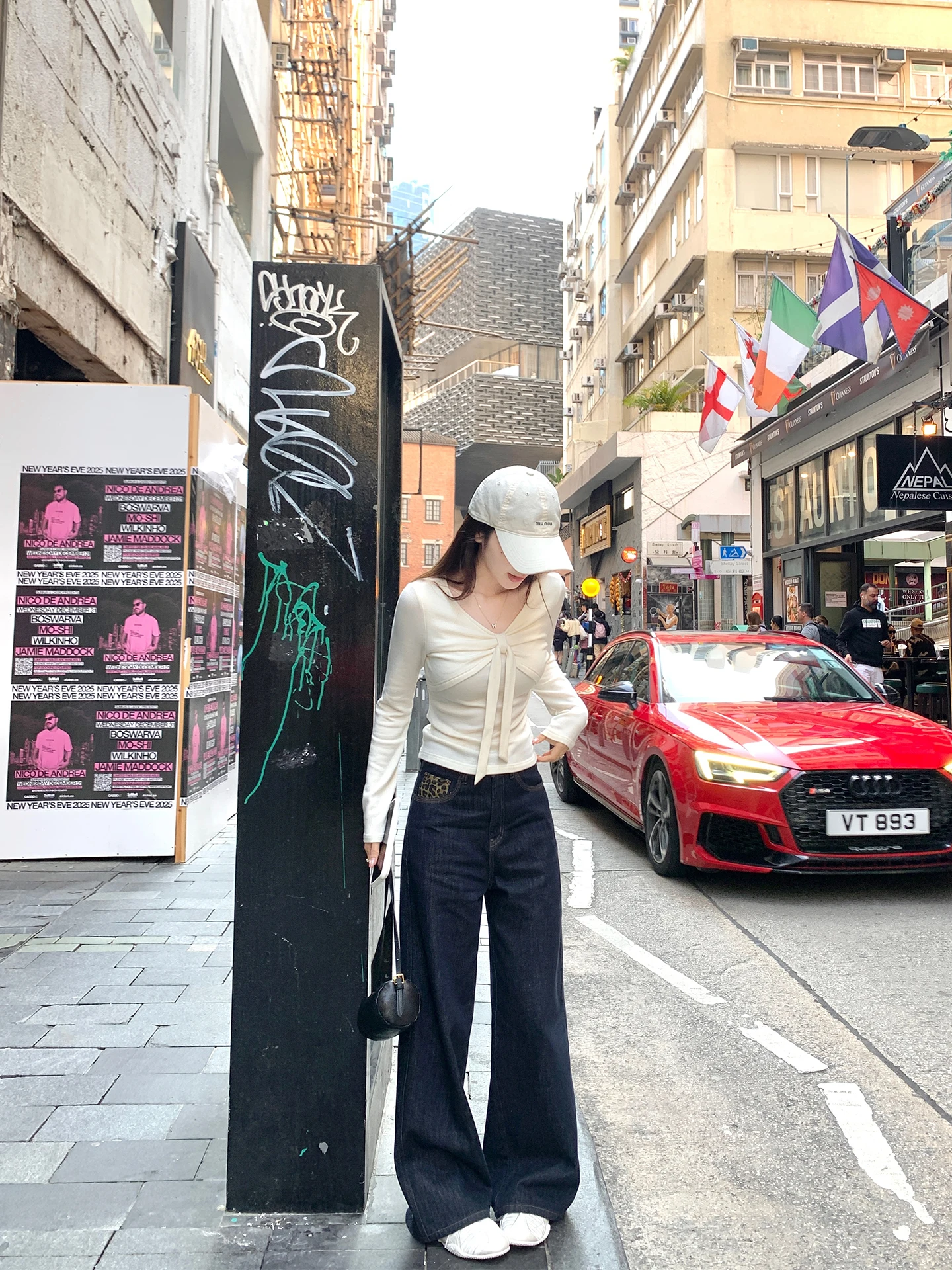 YANUOYU Vintage Leopard Print Patchwork Straight Leg Jeans Women Loose Slim Wide Leg Pants High Waist Button Closure
YANUOYU Vintage Leopard Print Patchwork Straight Leg Jeans Women Loose Slim Wide Leg Pants High Waist Button Closure