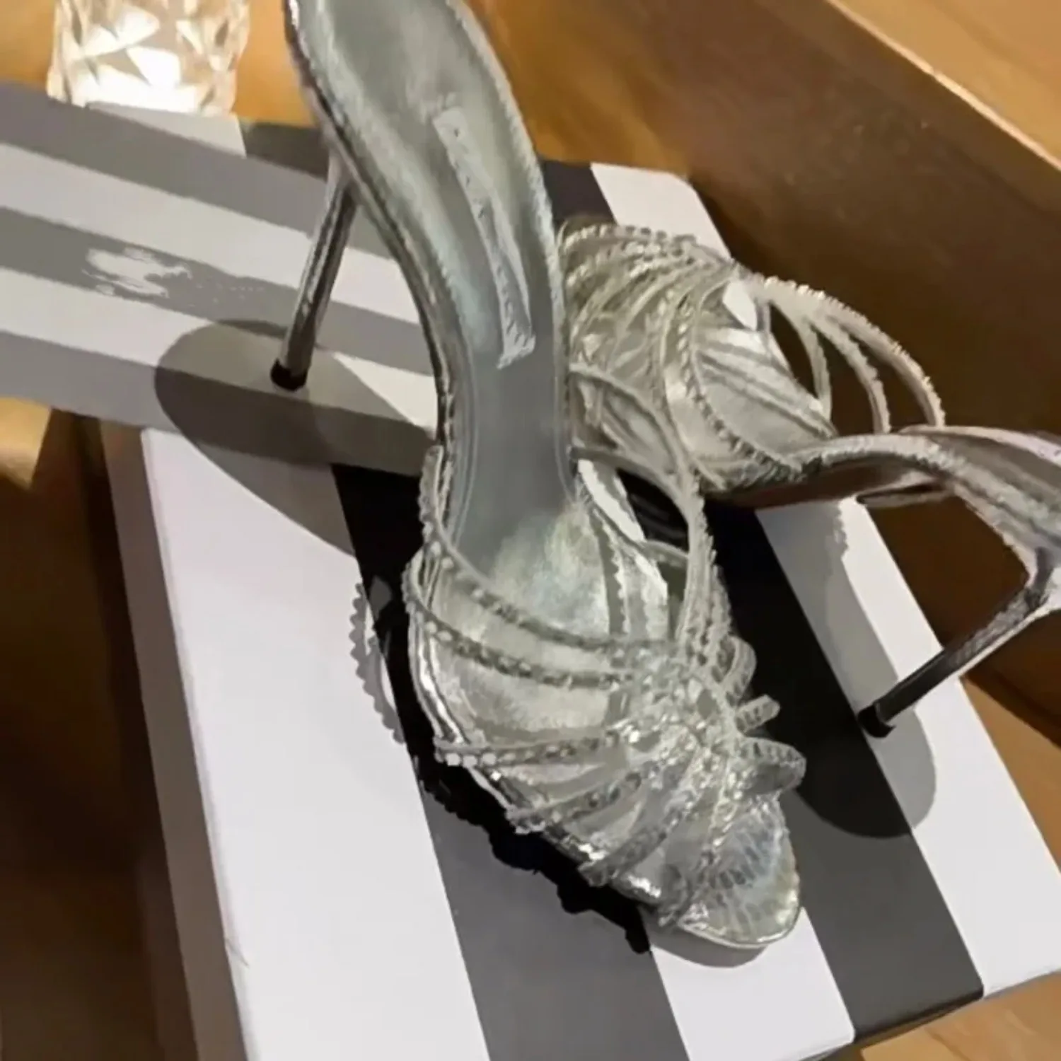 New Luxury Women Rhinestone Straps Open Toe Stiletto Slip On High Heel Mule Sandals For Banquet Evening Party Daily Dress Outfit
New Luxury Women Rhinestone Straps Open Toe Stiletto Slip On High Heel Mule Sandals For Banquet Evening Party Daily Dress Outfit