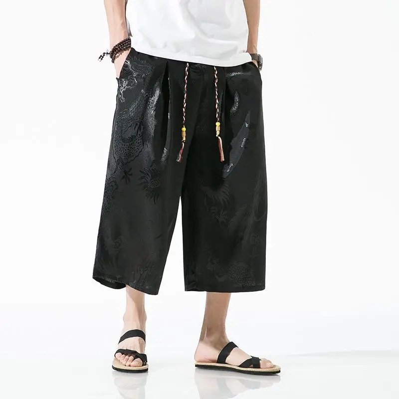 Новинка 2025 года, винтажные укороченные брюки длиной до икры из ледяного шелка с узором дракона, мужские летние мужские тонкие свободные пляжные широкие брюки больших размеров 
Новинка 2025 года, винтажные укороченные брюки длиной до икры из ледяного шелка с узором дракона, мужские летние мужские тонкие свободные пляжные широкие брюки больших размеров