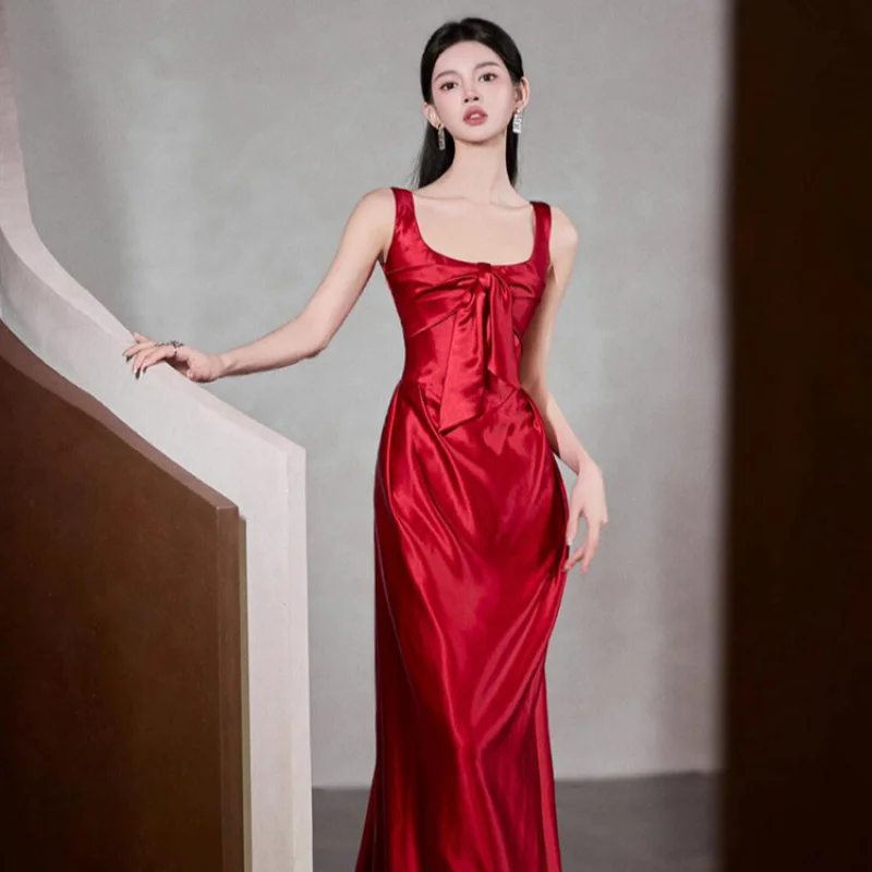 Elegant Satin Toasting Dress French Style Burgundy Morning Gown for Women Bride Engagement Dress Strap Wedding Evening Gown
Elegant Satin Toasting Dress French Style Burgundy Morning Gown for Women Bride Engagement Dress Strap Wedding Evening Gown