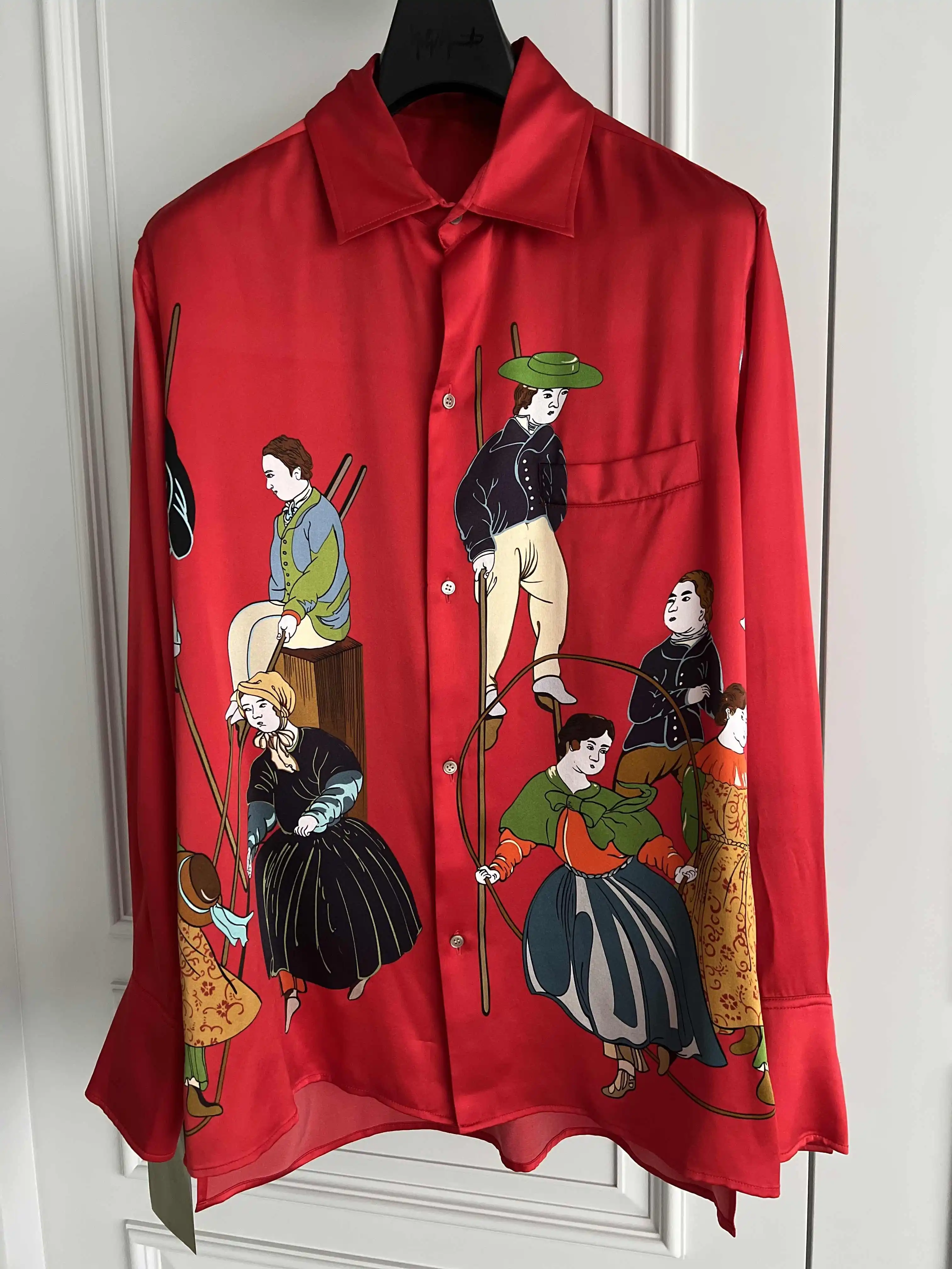 TOP-YAMAMOTO's original design, a red silk printed shirt for men from the Japanese Rokumikan
TOP-YAMAMOTO's original design, a red silk printed shirt for men from the Japanese Rokumikan