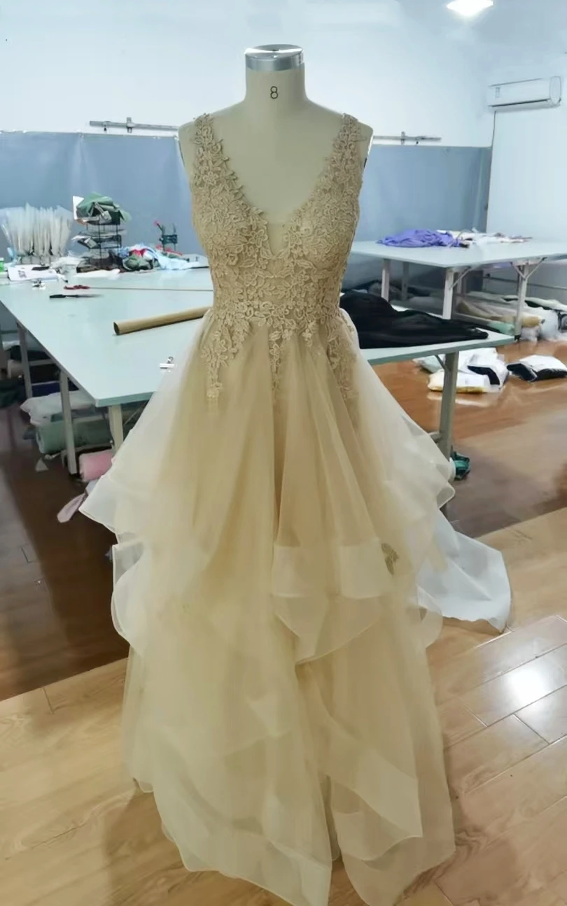 Oisslec Dress Elegant Vintage Sweet Champagne Flowers Applique V-Neck Customize Formal Occasion Prom Dress Evening Party Gowns
Oisslec Dress Elegant Vintage Sweet Champagne Flowers Applique V-Neck Customize Formal Occasion Prom Dress Evening Party Gowns