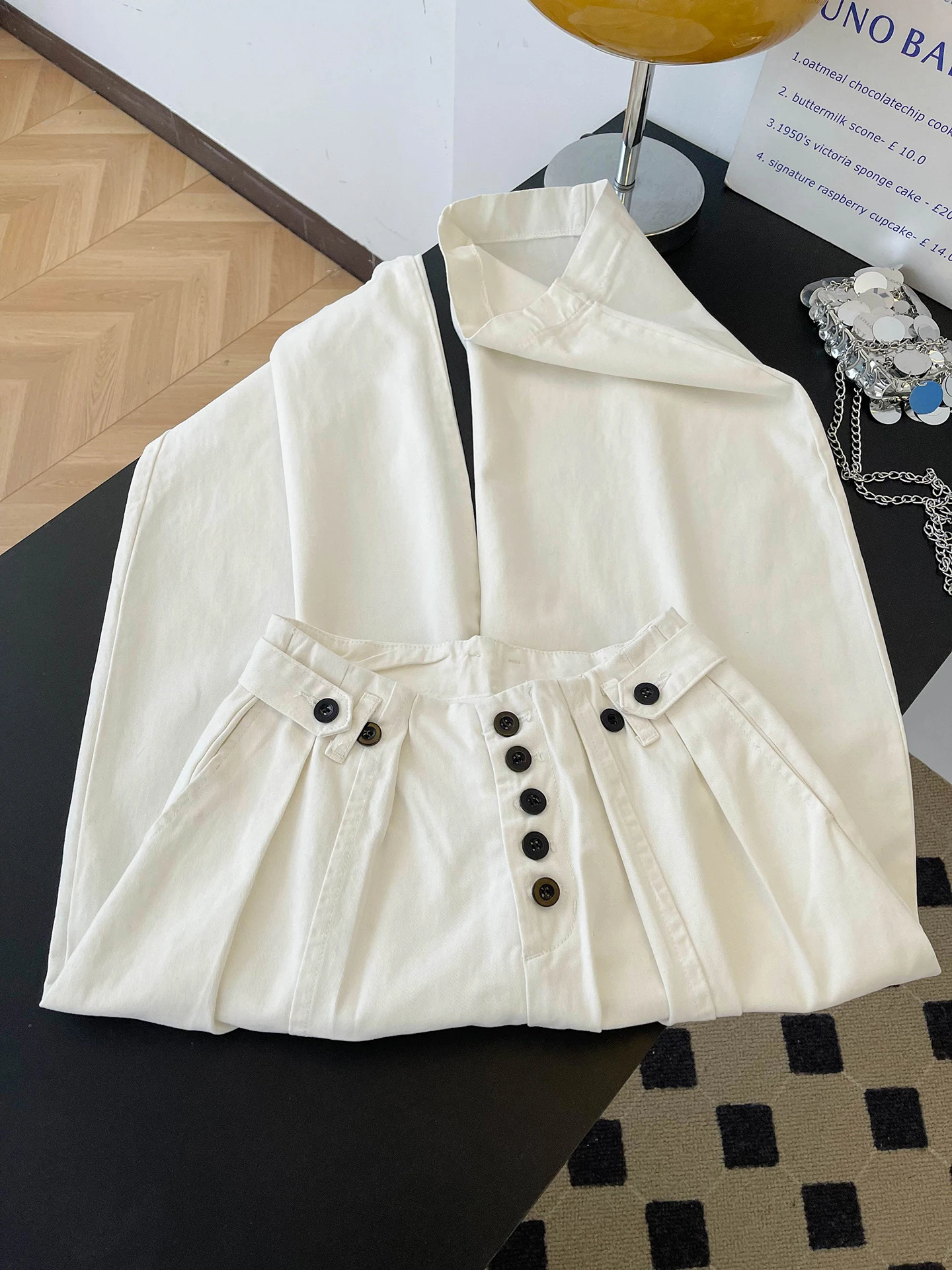 Женские повседневные брюки с высокой талией, широкие, свободные, стройнящие, весенние, длинные, в пол, с драпировкой и пуговицами, комфортные
Женские повседневные брюки с высокой талией, широкие, свободные, стройнящие, весенние, длинные, в пол, с драпировкой и пуговицами, комфортные