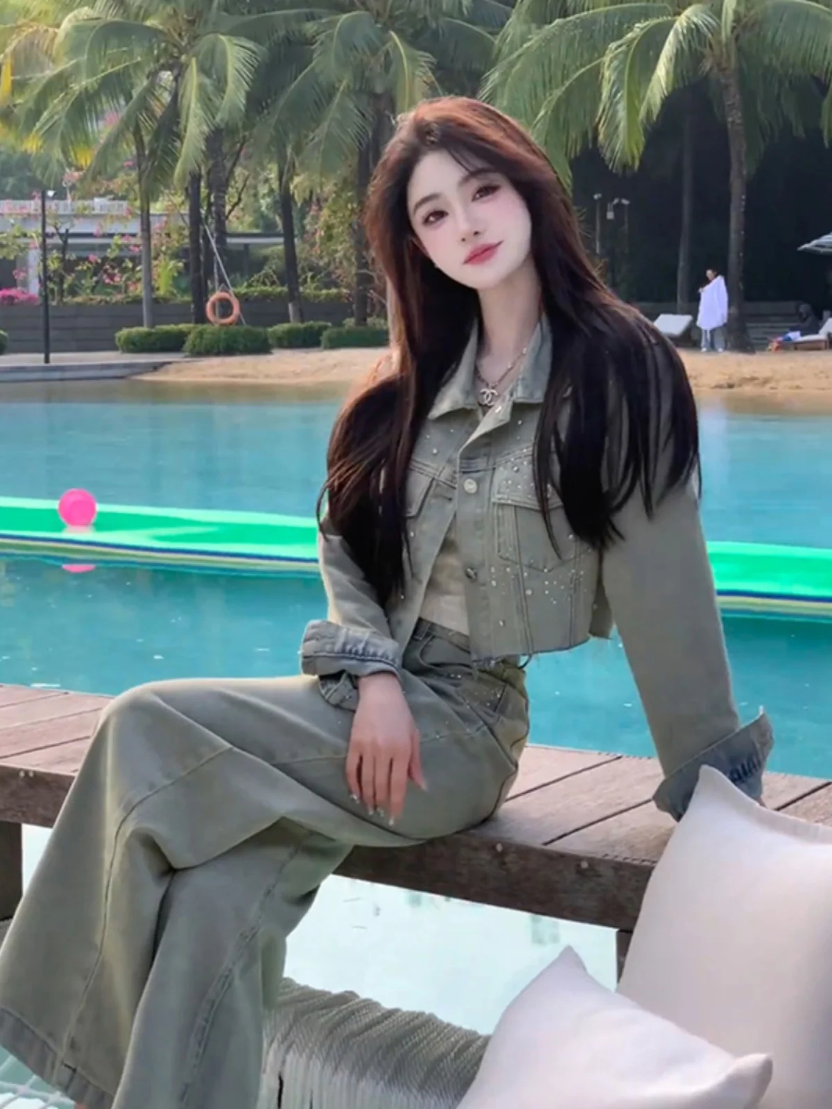 Heavy Duty Rhinestone Vintage Denim Short Jacket High Waist Wide Leg Pants Two Piece Set Women Spring Fashion Ensemble
Heavy Duty Rhinestone Vintage Denim Short Jacket High Waist Wide Leg Pants Two Piece Set Women Spring Fashion Ensemble