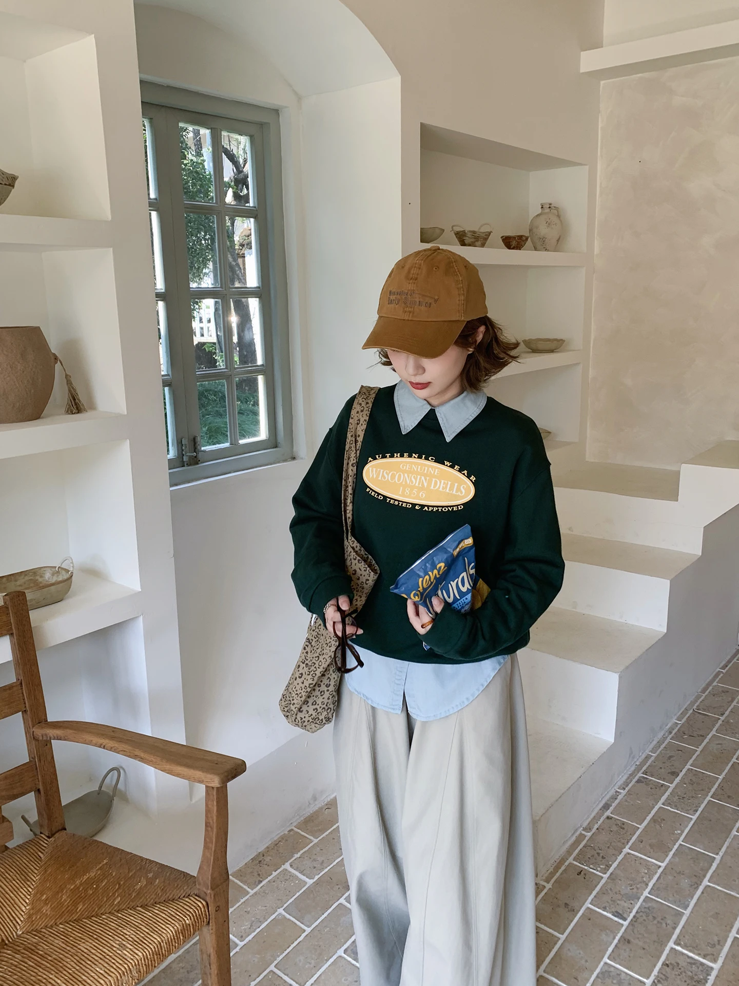 Женская круглая майка-свитер ELINSU, весна-осень, новая, свободная, повседневная, универсальная, с принтом-надписью, удобная, из хлопка, с длинным рукавом
Женская круглая майка-свитер ELINSU, весна-осень, новая, свободная, повседневная, универсальная, с принтом-надписью, удобная, из хлопка, с длинным рукавом