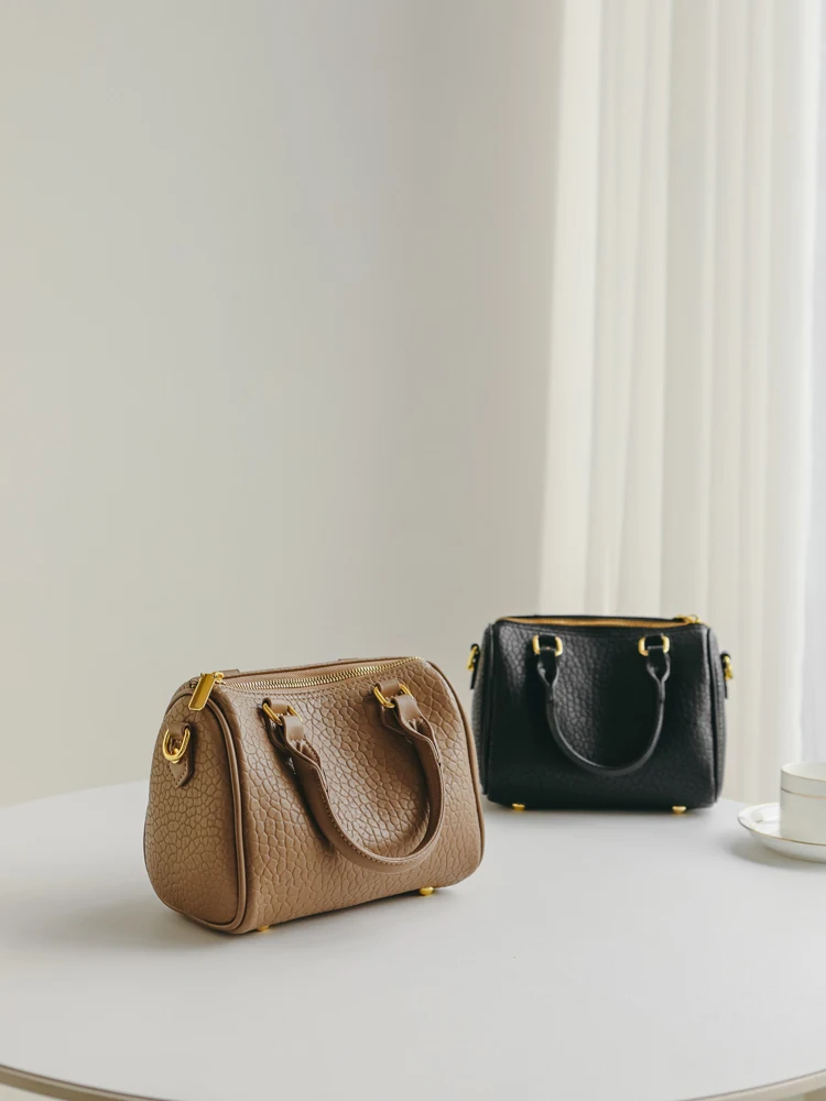 Trendy Color Block Boston Women's Bag 2026 New Design Shoulder Crossbody Pillow Shaped Handbag Commuter Style PU Leather
Trendy Color Block Boston Women's Bag 2026 New Design Shoulder Crossbody Pillow Shaped Handbag Commuter Style PU Leather