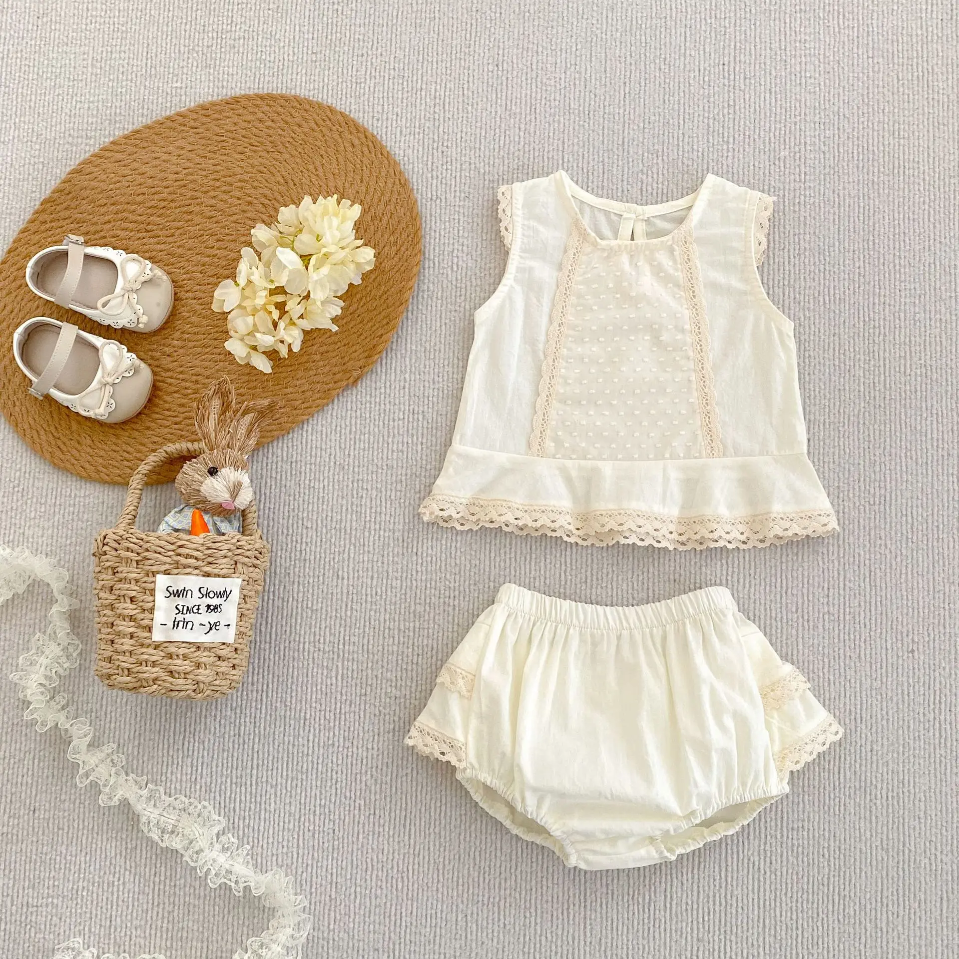 Summer new 0-3 year old baby clothing , fashionable and exquisite baby girl set, lace splicing set
Summer new 0-3 year old baby clothing , fashionable and exquisite baby girl set, lace splicing set