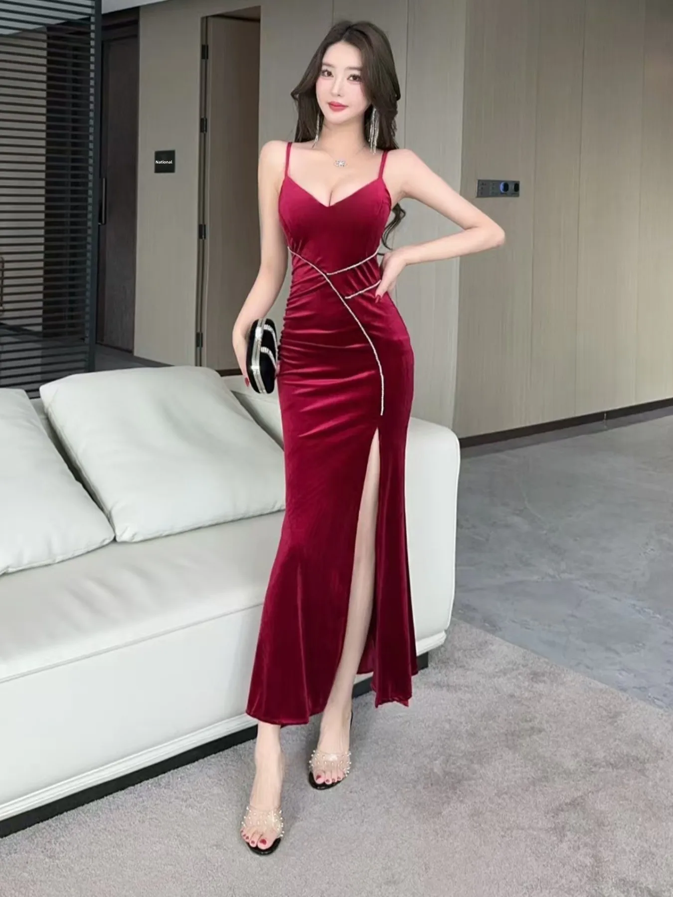 Low Cut Velvet Dr with Slit And V-Ne Design Svel Long Evening Gown for Women Ele Chic Sle KTV Par Dr
Low Cut Velvet Dr with Slit And V-Ne Design Svel Long Evening Gown for Women Ele Chic Sle KTV Par Dr