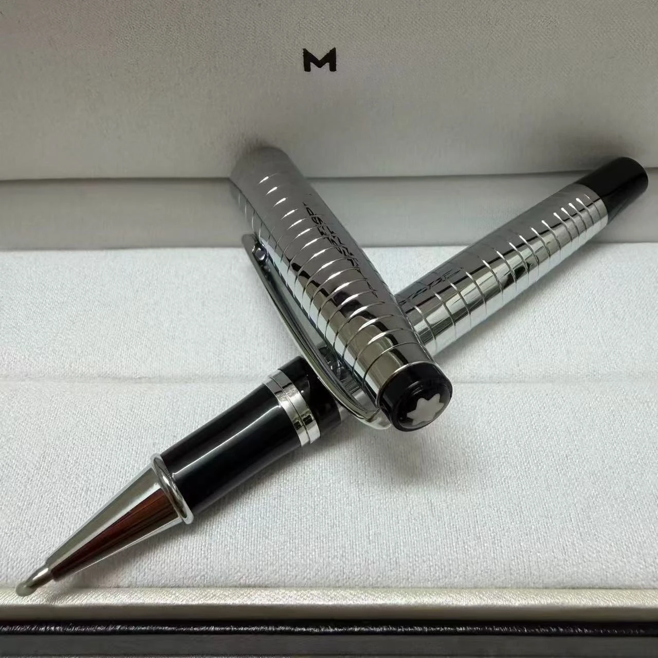 M Brand Grid Pattern Metal Business Rollerball Pen, Gold/Silver Two-Tone Luxury Office Gift Writing Pen(No Pen Box Included)
M Brand Grid Pattern Metal Business Rollerball Pen, Gold/Silver Two-Tone Luxury Office Gift Writing Pen(No Pen Box Included)