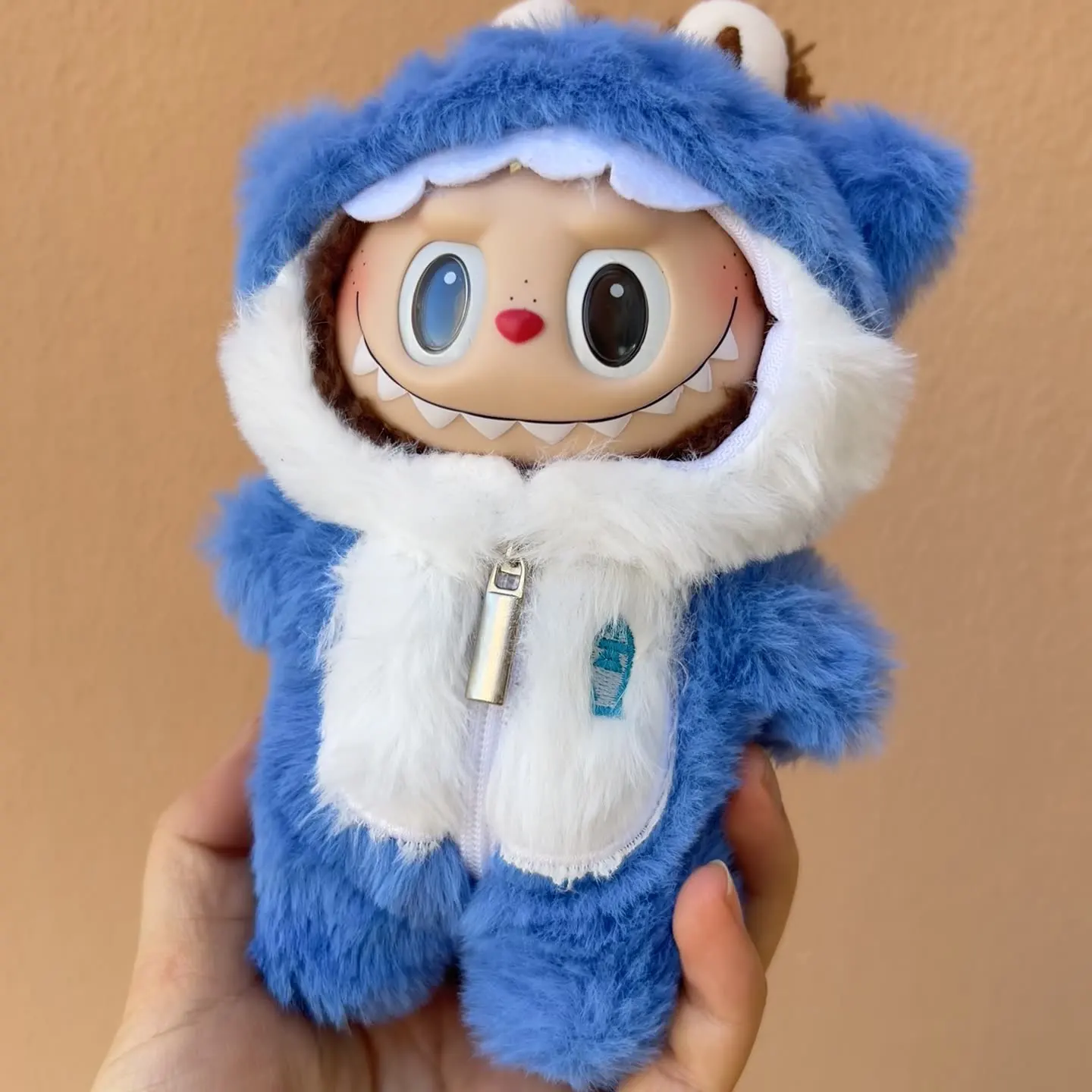 15cm/17cm Labubu I II Dolls Clothes Cute Leg Hugging Blue Shark Clothes Accessories Plush Doll'S Clothes
15cm/17cm Labubu I II Dolls Clothes Cute Leg Hugging Blue Shark Clothes Accessories Plush Doll'S Clothes
