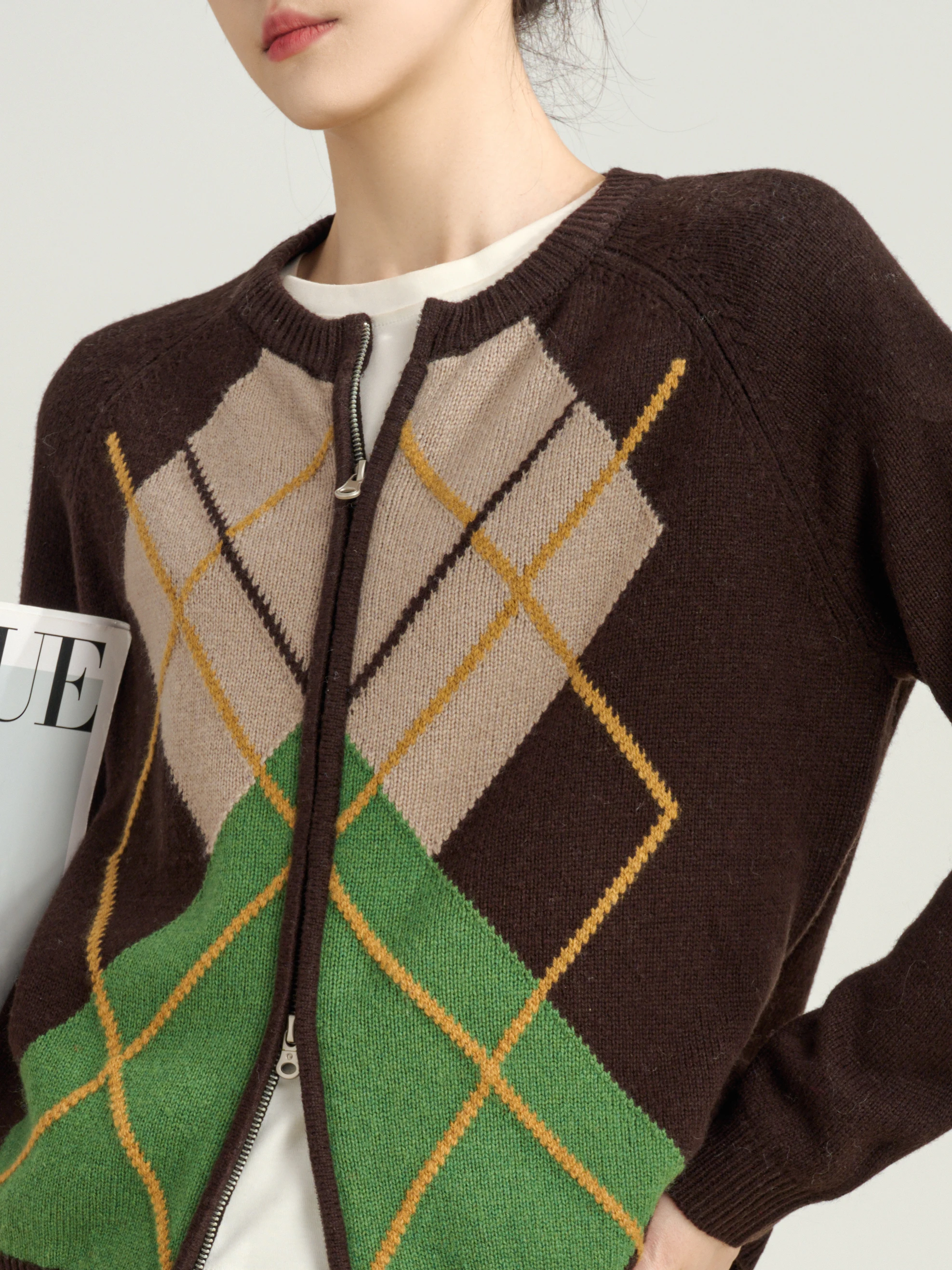 Вязаный кардиган с ромбовидным узором Color Blo для женщин, винтажный, свободного кроя, повседневный, с длинными рукавами, круглым вырезом
Вязаный кардиган с ромбовидным узором Color Blo для женщин, винтажный, свободного кроя, повседневный, с длинными рукавами, круглым вырезом