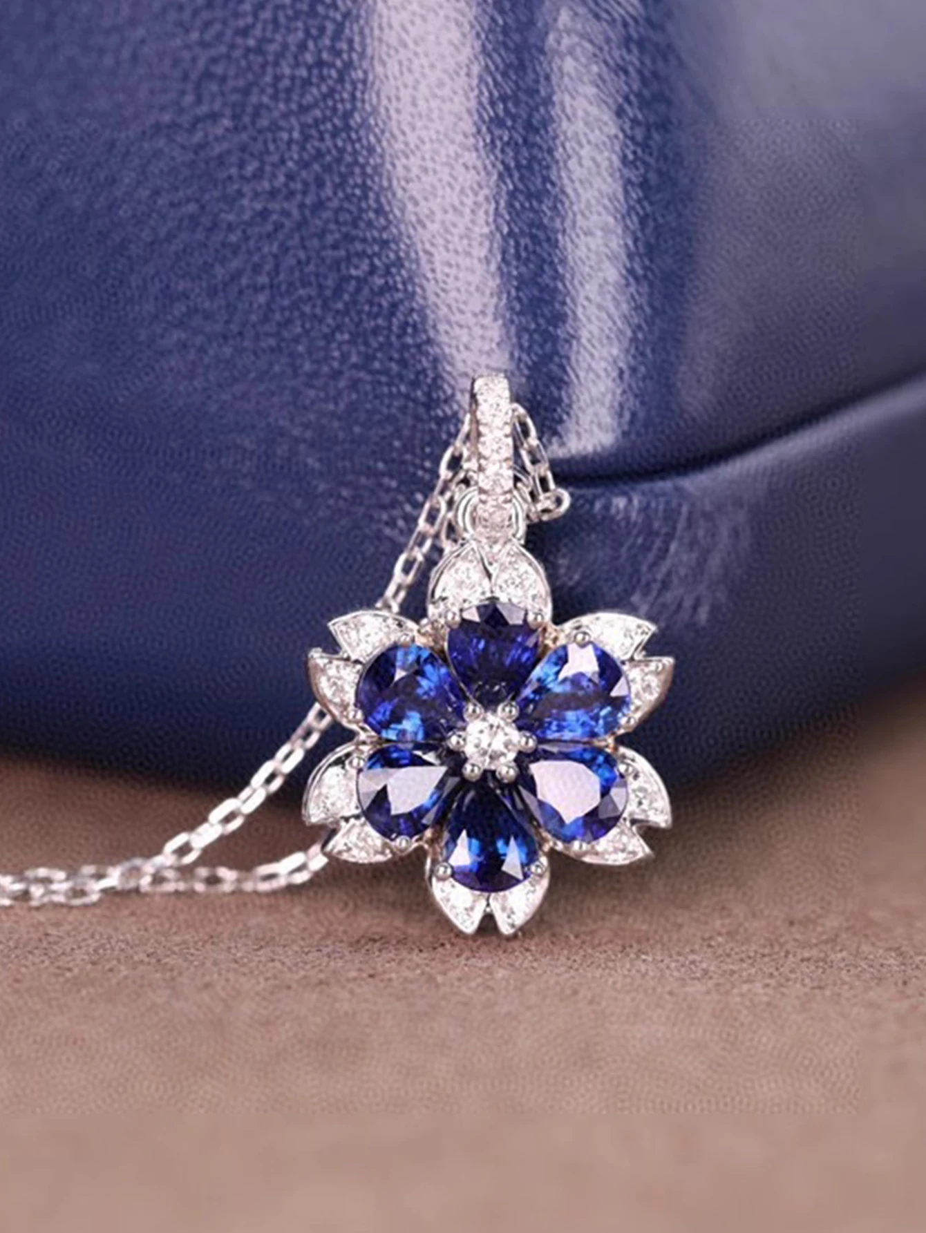 Pure silver S925 women's jewelry cherry blossom shaped inlaid blue zircon necklace, luxurious gift for Mother's Day
Pure silver S925 women's jewelry cherry blossom shaped inlaid blue zircon necklace, luxurious gift for Mother's Day