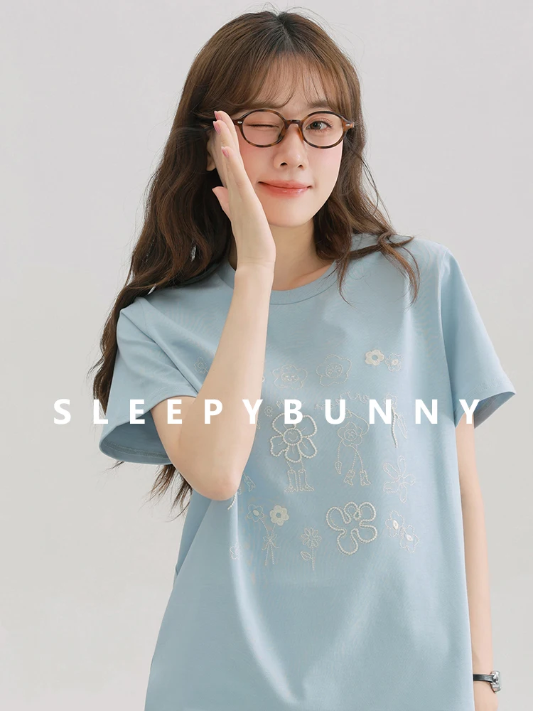Cute Floral Embroidery T-Shirt for Women–Loose-Fit Summer Short Sleeve Tee, Sweet & Casual Drop Shoulder Top for a Youthful Look
Cute Floral Embroidery T-Shirt for Women–Loose-Fit Summer Short Sleeve Tee, Sweet & Casual Drop Shoulder Top for a Youthful Look