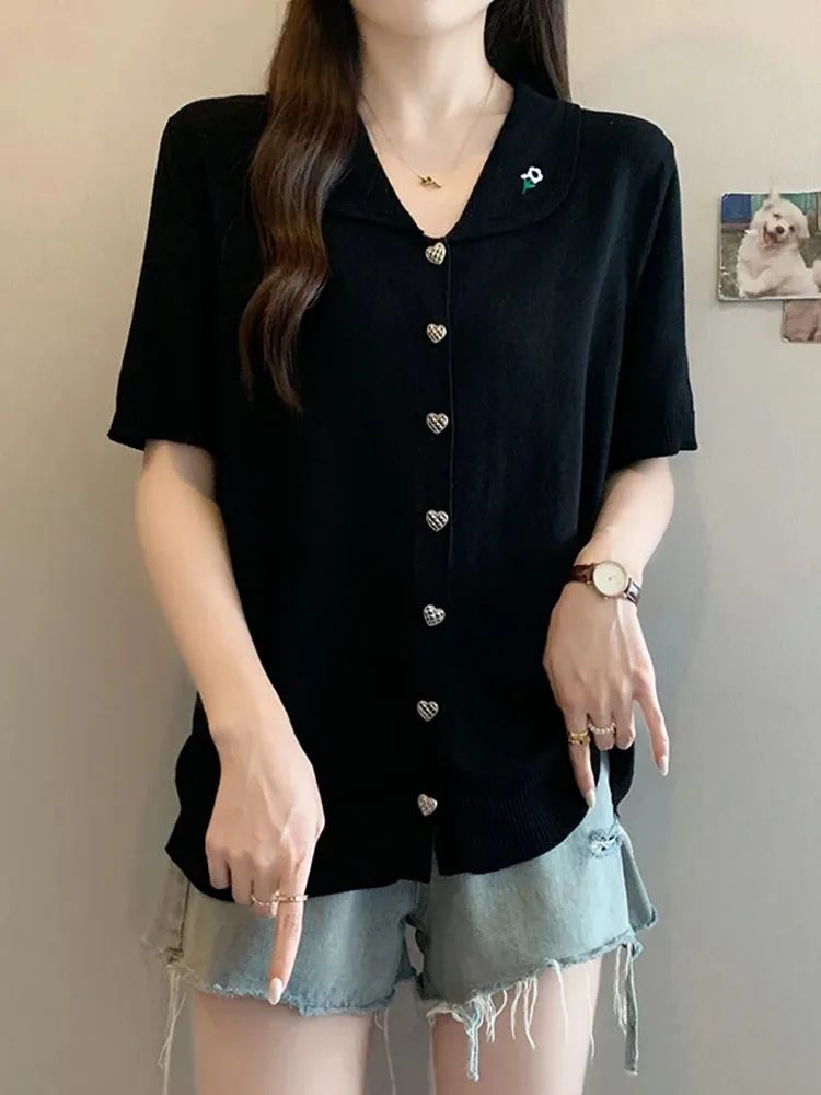 Love Button Knit Sweater Tops Women 2025 Summer Short Sleeve O-neck Tees Pullovers Casual Fashion Korean Ladies Knitwear
Love Button Knit Sweater Tops Women 2025 Summer Short Sleeve O-neck Tees Pullovers Casual Fashion Korean Ladies Knitwear