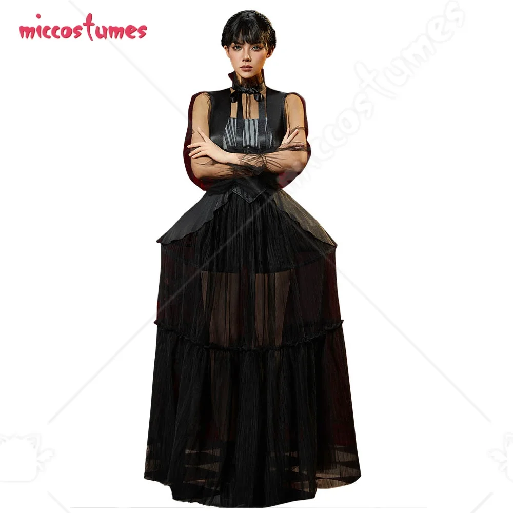 Miccostumes Women's Black Gothic Cosplay Costume Prom Top and Half Skirt with Shorts and Petticoat for Cosplay Halloween
Miccostumes Women's Black Gothic Cosplay Costume Prom Top and Half Skirt with Shorts and Petticoat for Cosplay Halloween