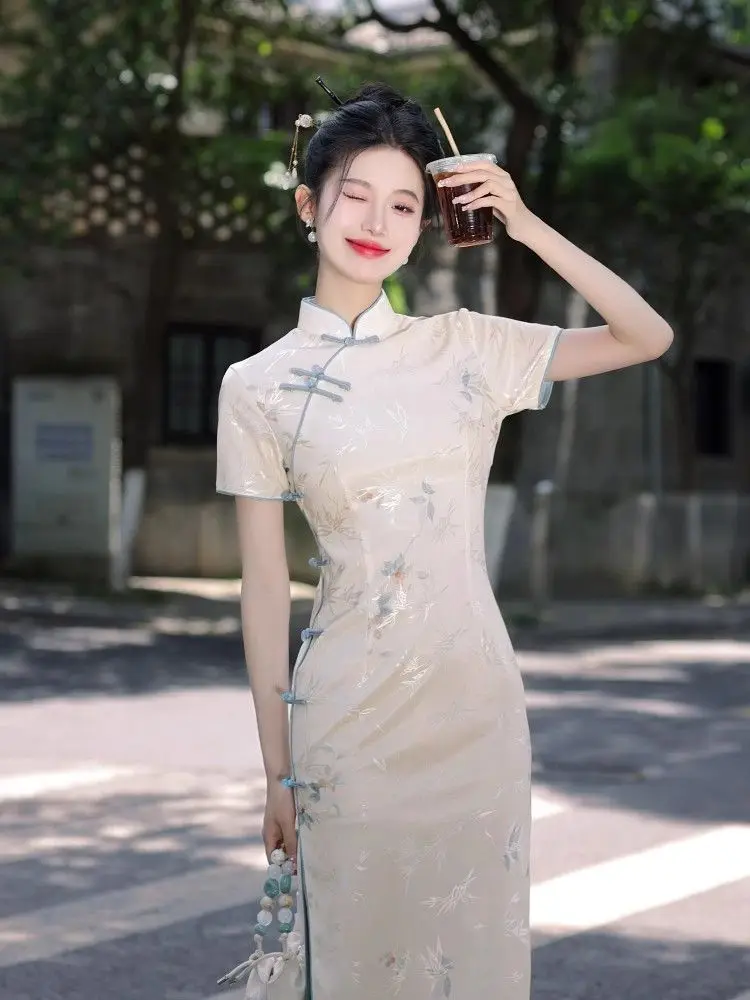 2025 New Summer Cheongsam Young Girl New Chinese Style Daily Wear Medium-length Improved Qipao Dress
2025 New Summer Cheongsam Young Girl New Chinese Style Daily Wear Medium-length Improved Qipao Dress