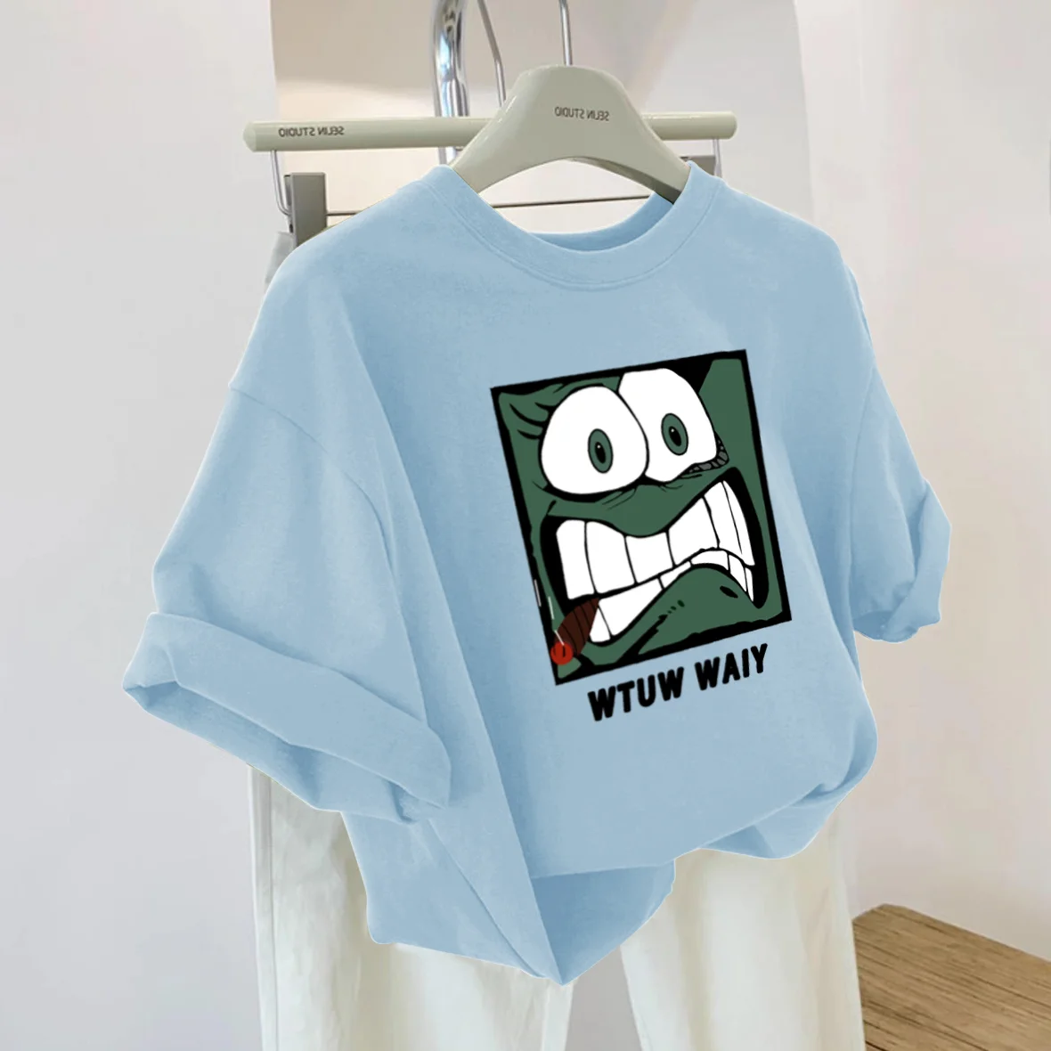 Свободная повседневная футболка из чистого хлопка в винтажном американском стиле с этикеткой, топ для молодежи на весну-лето
Свободная повседневная футболка из чистого хлопка в винтажном американском стиле с этикеткой, топ для молодежи на весну-лето