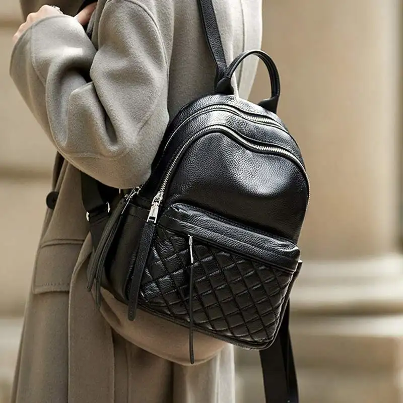 Fashionable Large Capacity Diamond Pattern Women's Backpack Commuter Shoulder Bag Stylish Trendy Neutral Style Backpack
Fashionable Large Capacity Diamond Pattern Women's Backpack Commuter Shoulder Bag Stylish Trendy Neutral Style Backpack