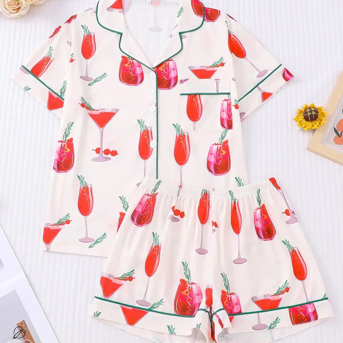 American party style cocktail printed pajamas short sleeved shorts two-piece set for women, casual home wear,can be worn outside
American party style cocktail printed pajamas short sleeved shorts two-piece set for women, casual home wear,can be worn outside